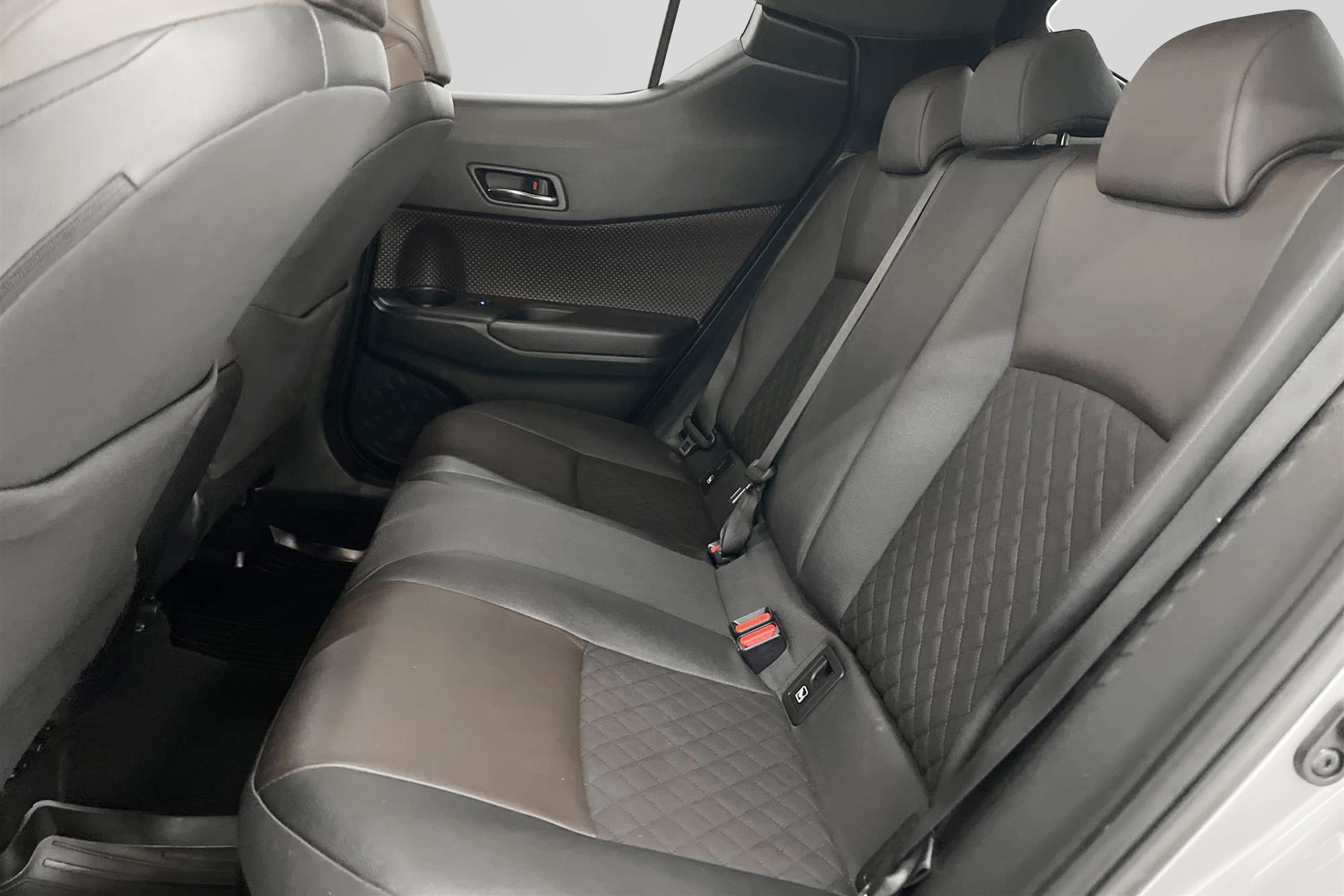 Toyota C-HR Hybrid CVT 122hk Executive JBL Skinn Navi B-Kam