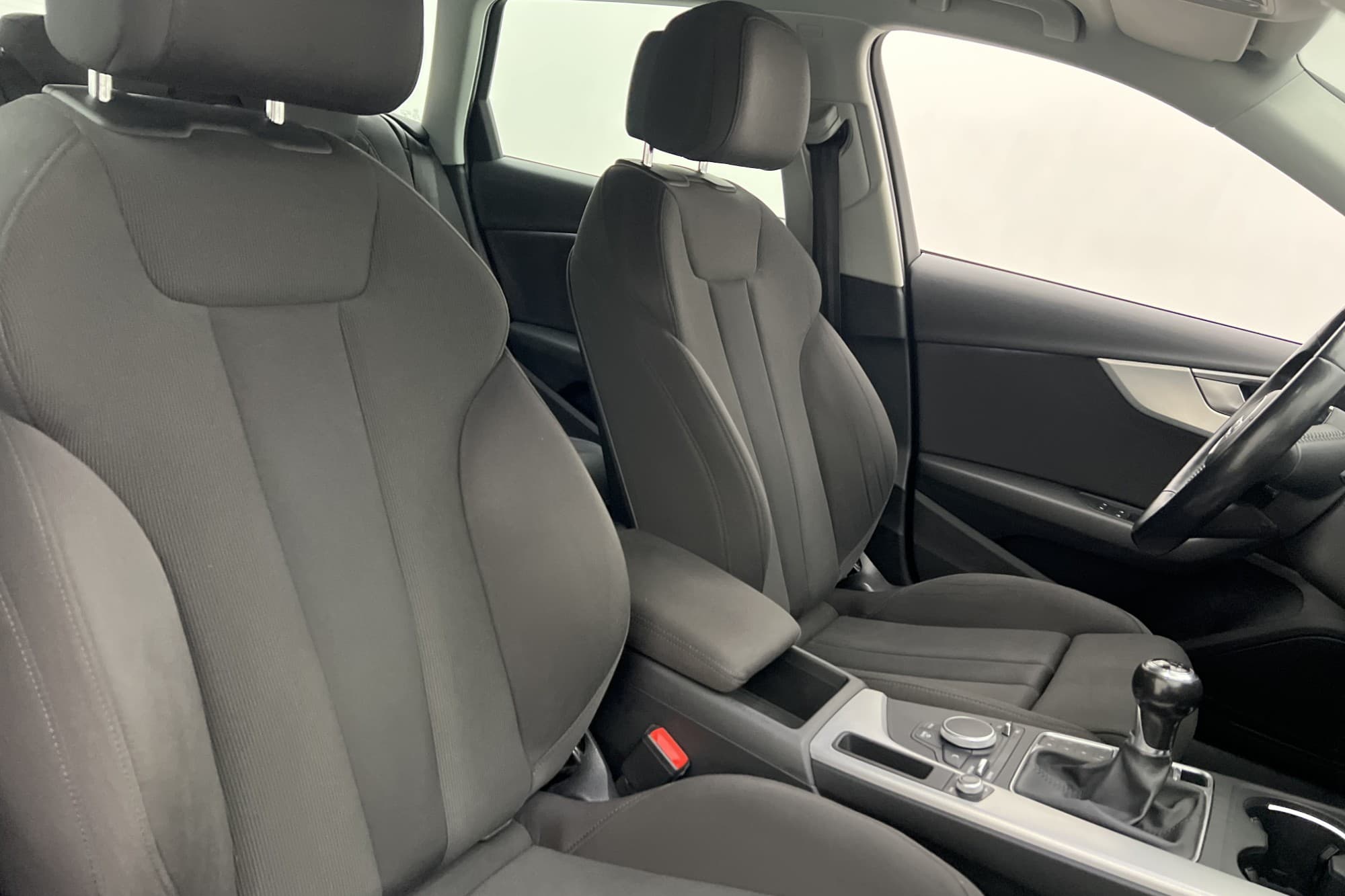 Audi A4 Avant 2.0 TDI 150hk Matrix Farthållare Dragkrok
