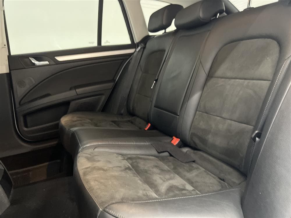 Skoda Superb 2.0 TDI 170hk Värmare Navi Drag 0,54l/milinteriör