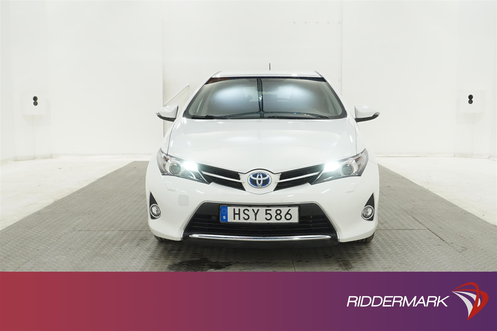 Toyota Auris Hybrid e-CVT 136hk