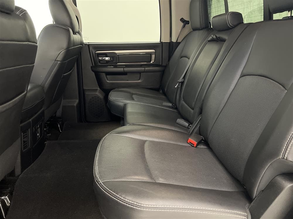 Dodge Ram Sport Black Edt 5.7 4WD 401hk Taklucka Kåpa interiör