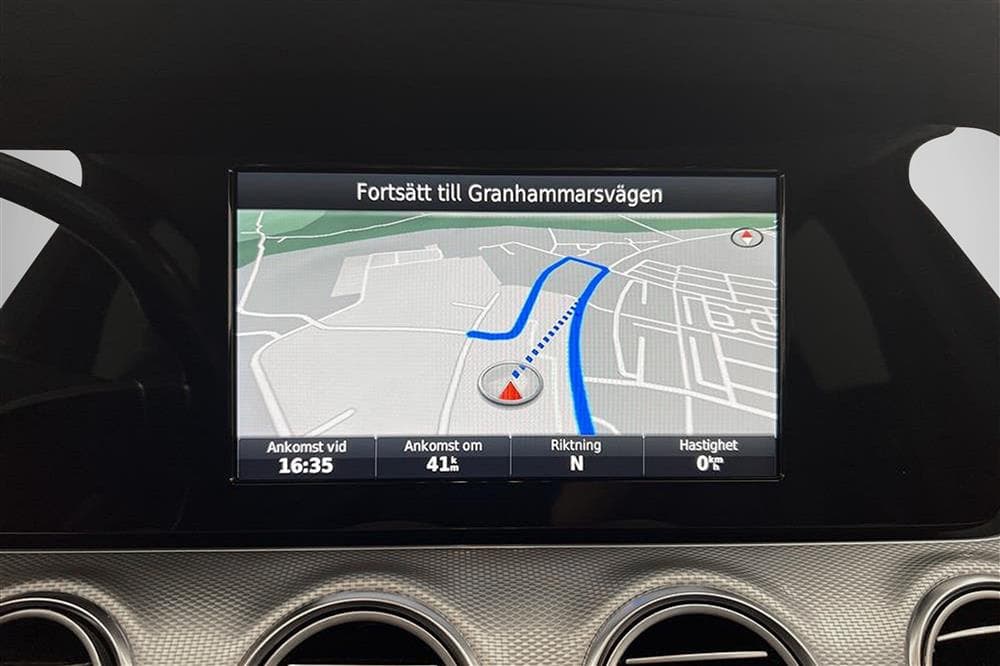Mercedes-Benz E 220 d 4M 194hk D-värme Burmester 360° Draginteriör