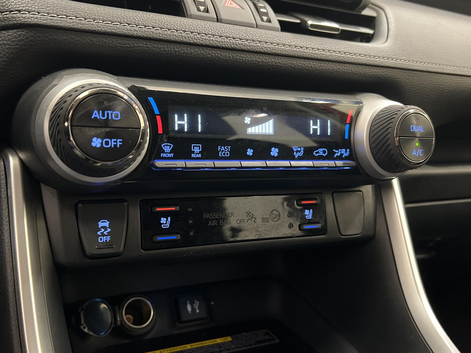 Toyota RAV4 Hybrid AWD 222hk 1 Brukare Executive Välutrustad