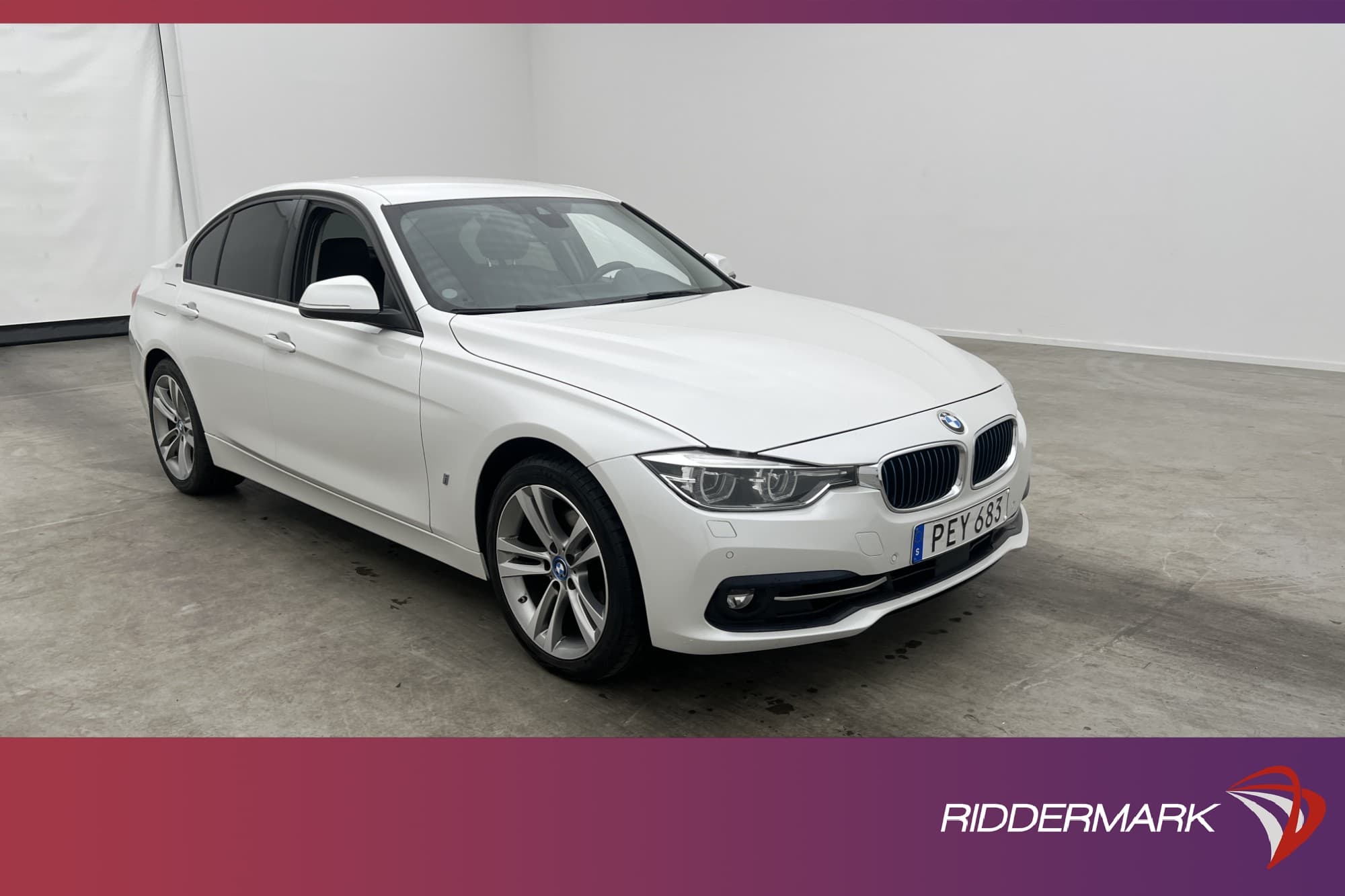 BMW 330e Sedan