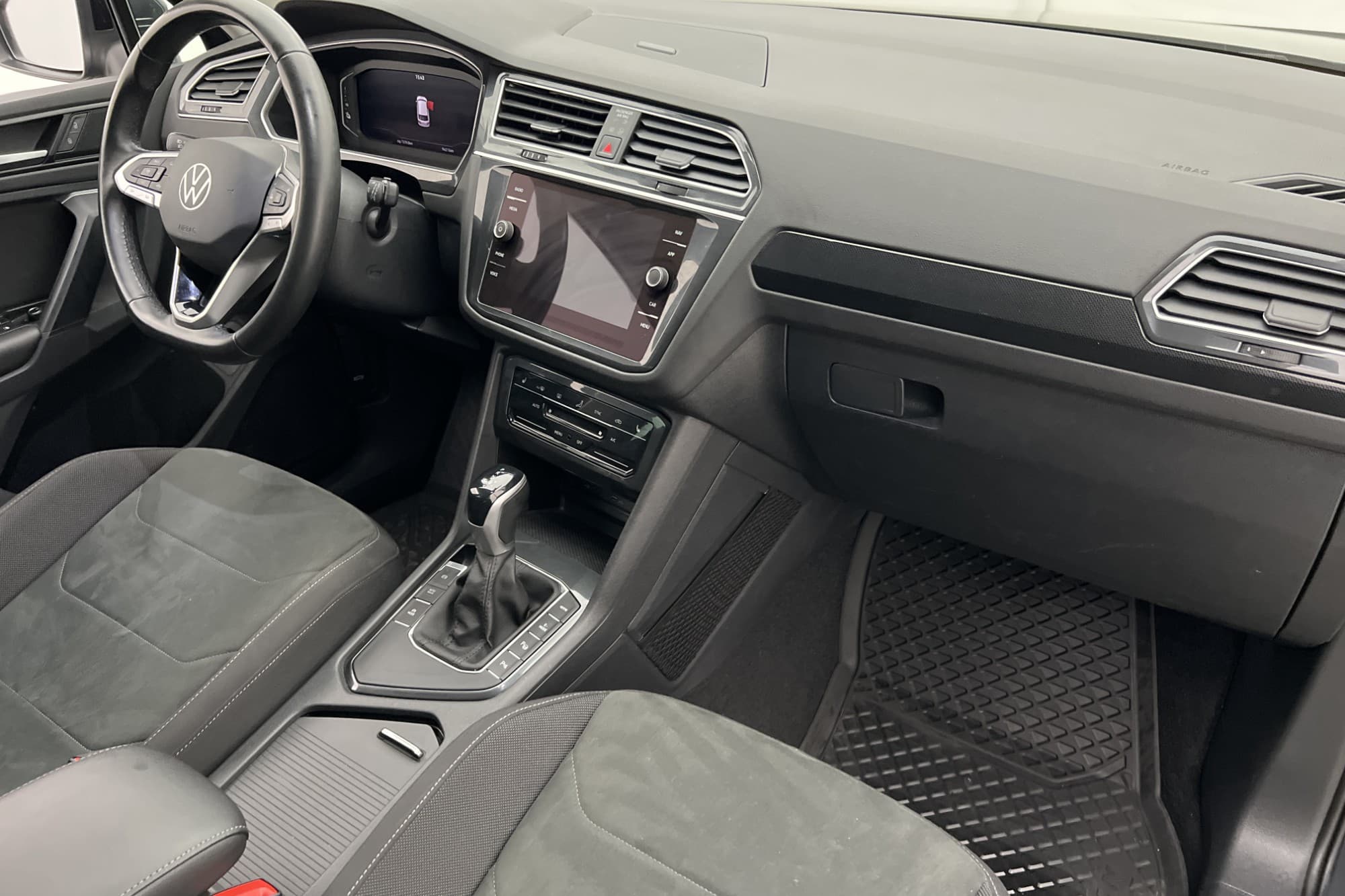 Volkswagen Tiguan eHybrid Elegance Cockpit Kamera Drag MOMS