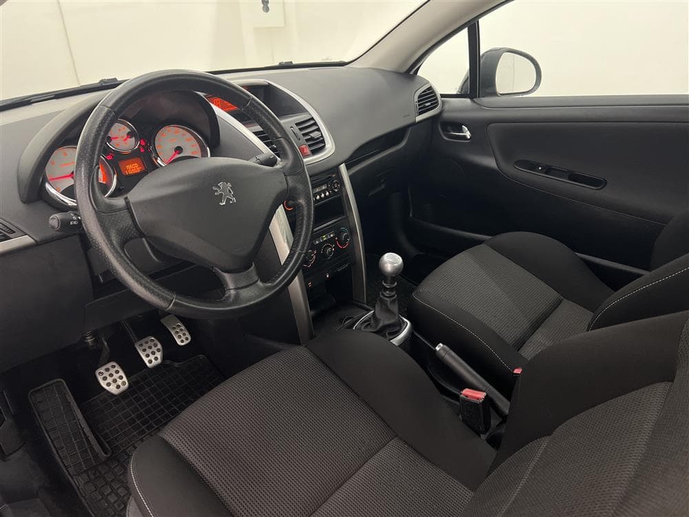 Peugeot 207 CC 1.6 HDI 112hk Nyservad Nybesiktigad 0.49l/milinteriör