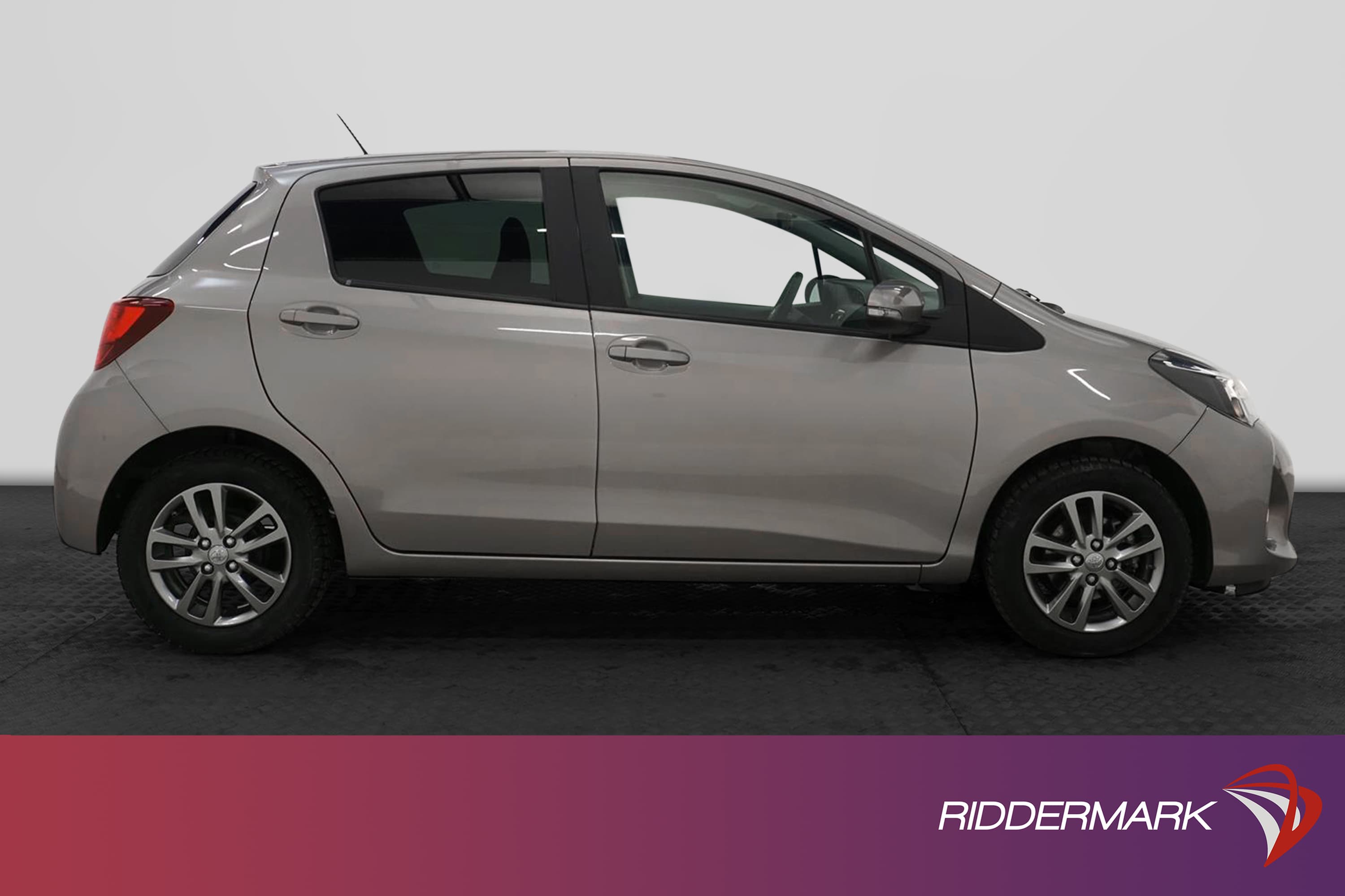 Toyota Yaris 1.33 99hk 1 Bruk B-Kamera 426kr Skatt 0,49L/mil