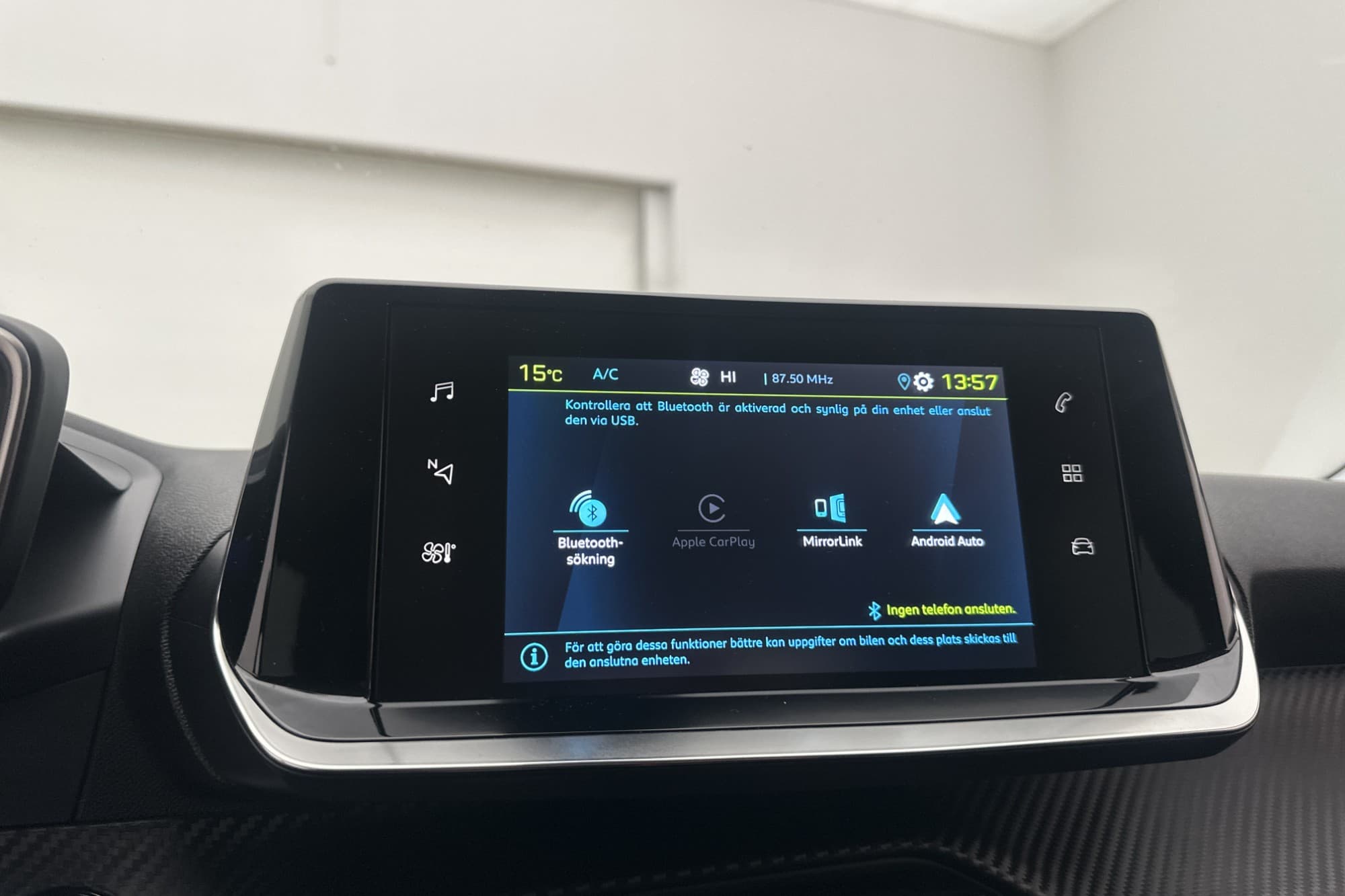 Peugeot 2008 e-2008 Kamera CarPlay Keyless P-Sensorer LED