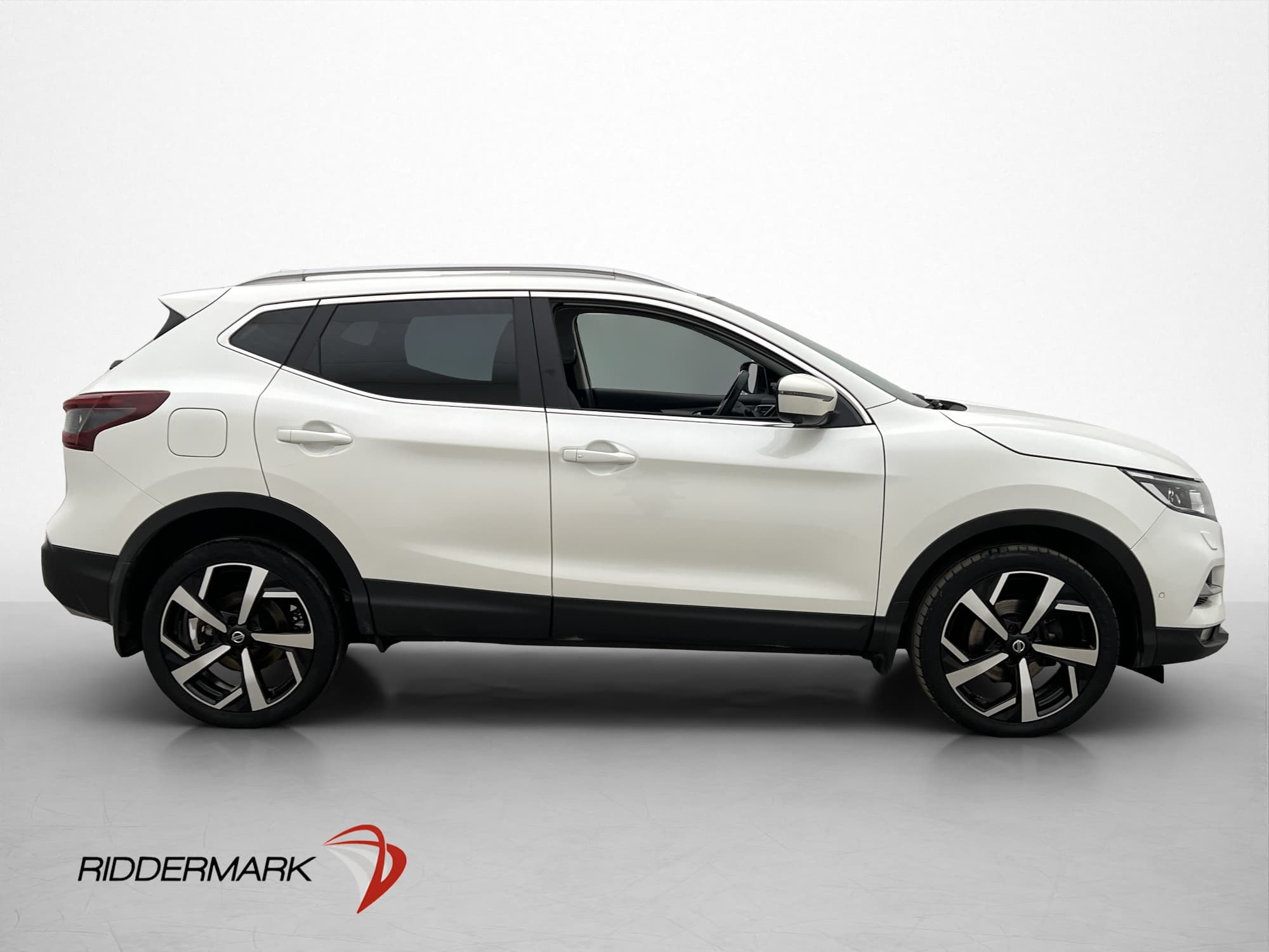 Nissan Qashqai 1.3 DIG-T 160hk Tekna Pano 360° Navi