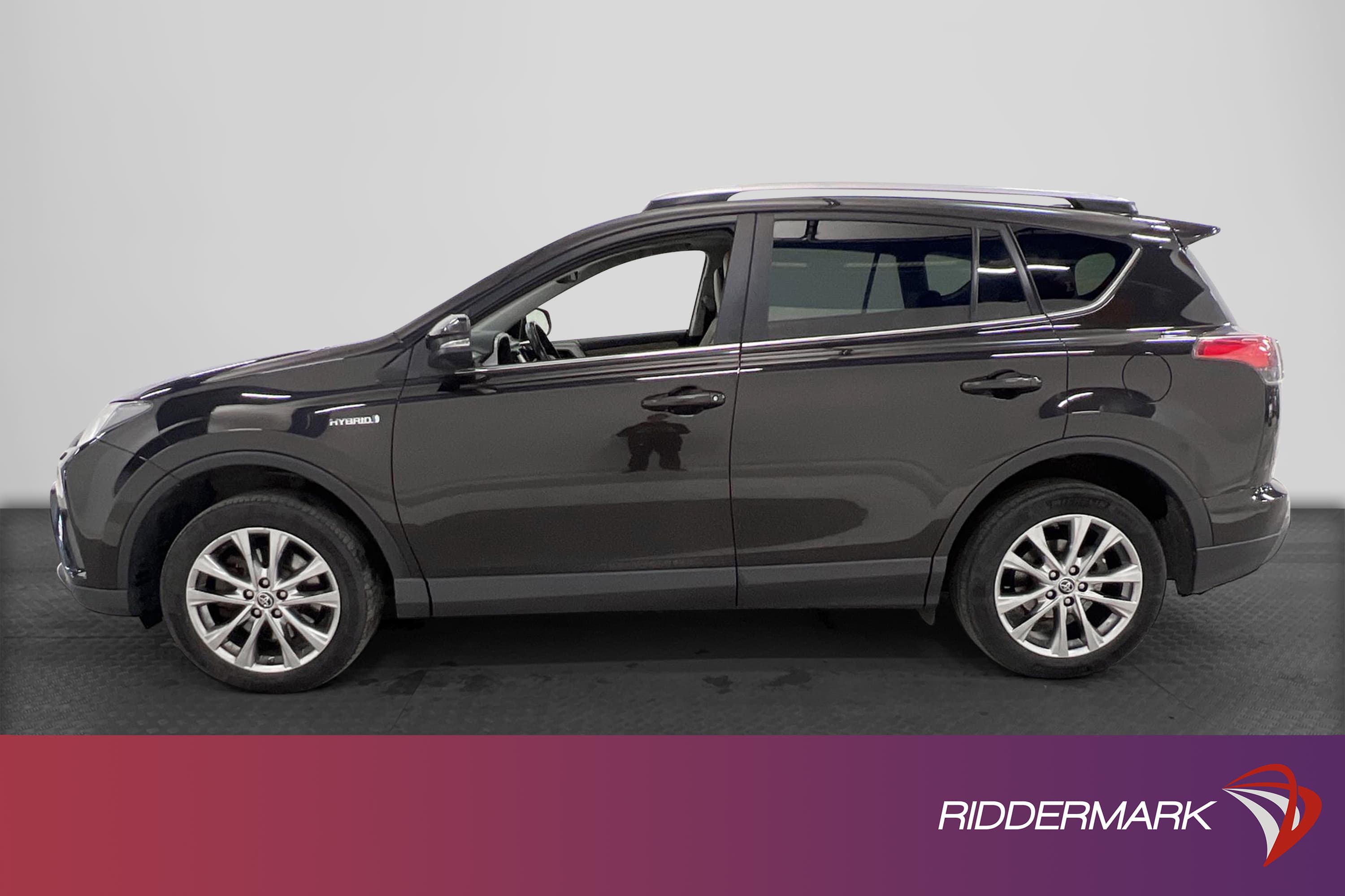 Toyota RAV4 Hybrid AWD 197hk Drag Navi B-Kamera 514kr Skatt