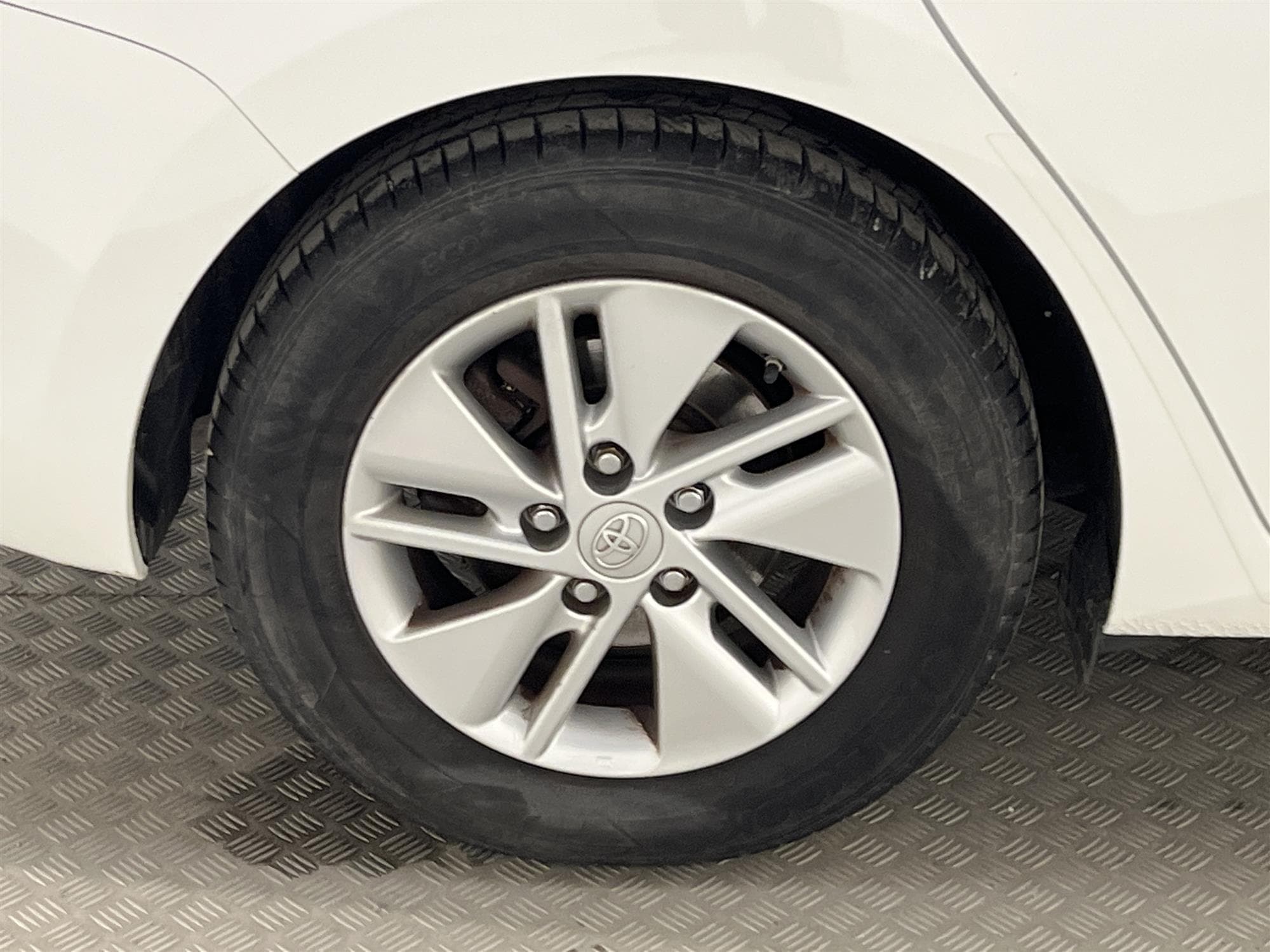 Toyota Auris Hybrid e-CVT 136hk B-Kam 0,37L/mil