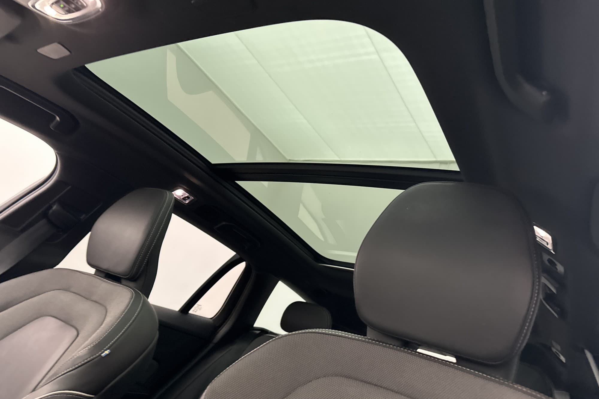 Volvo V60 Recharge T6 AWD R-Design Värmare Pano HUD 360° H/K