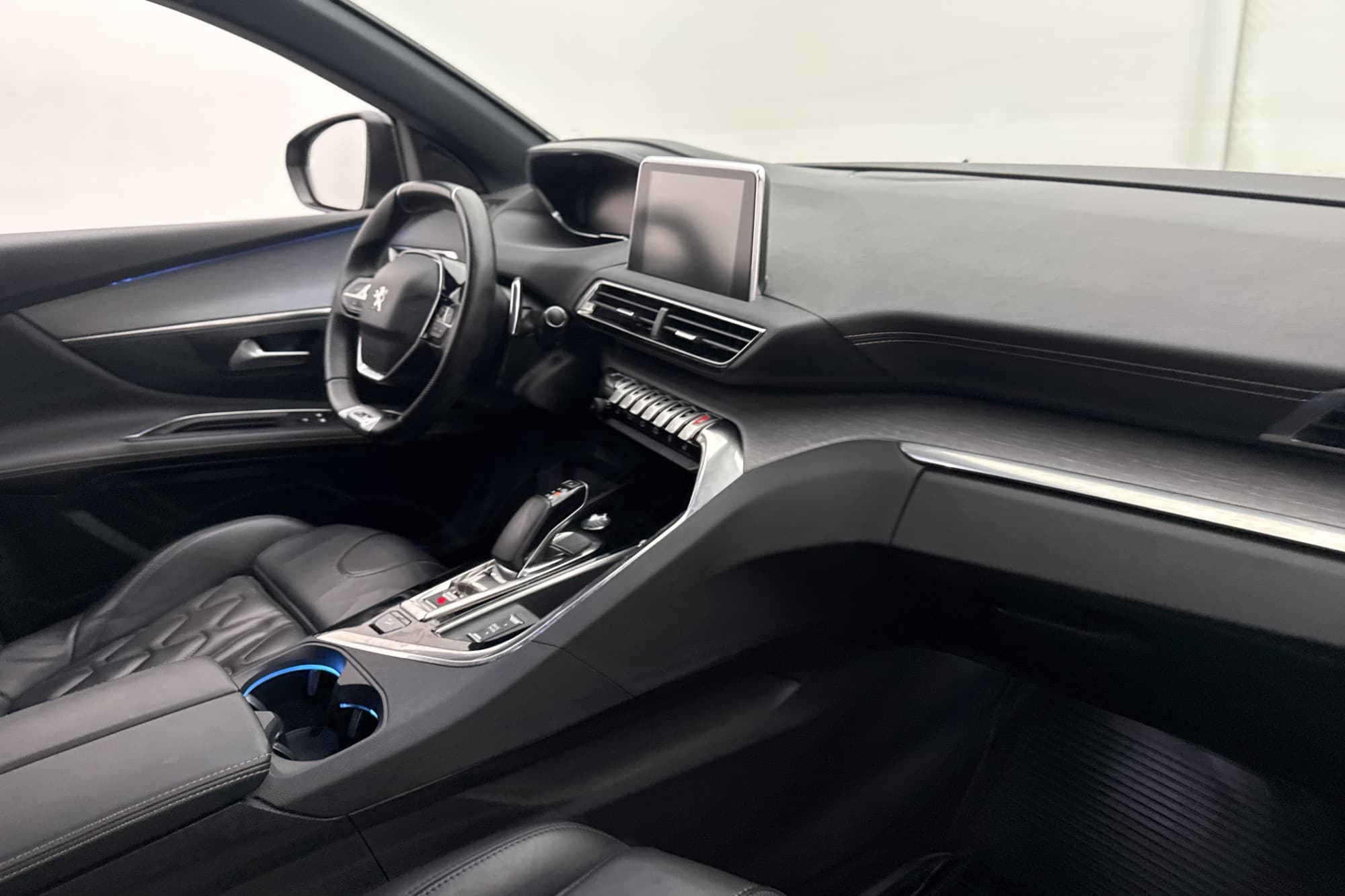 Peugeot 3008 GT HYBRID4 1.6 + 13.2kWh  AWD 300hk Navi 360°