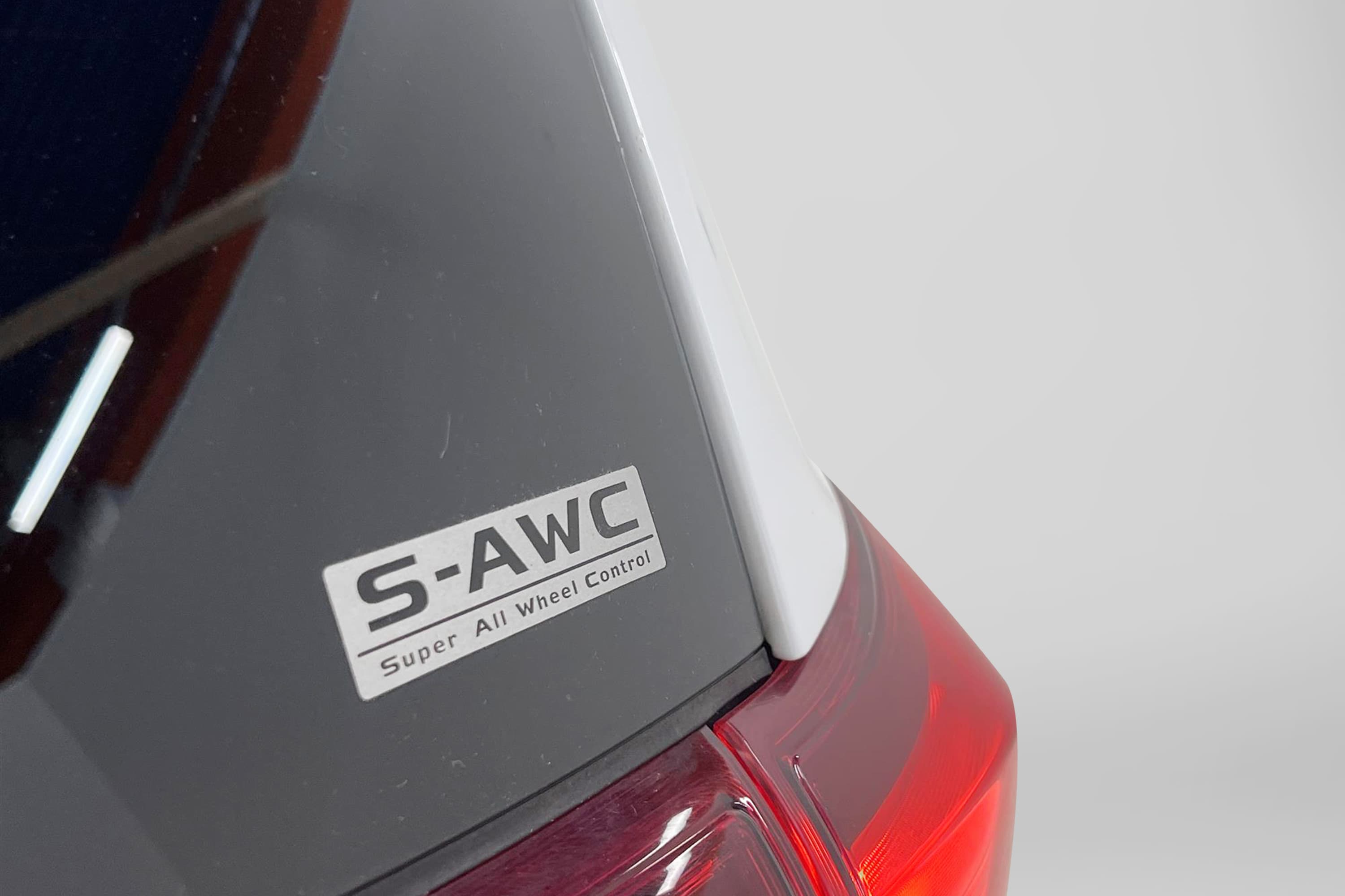 Mitsubishi Outlander P-HEV 4WD 360° Drag Taklucka Carplayinteriör
