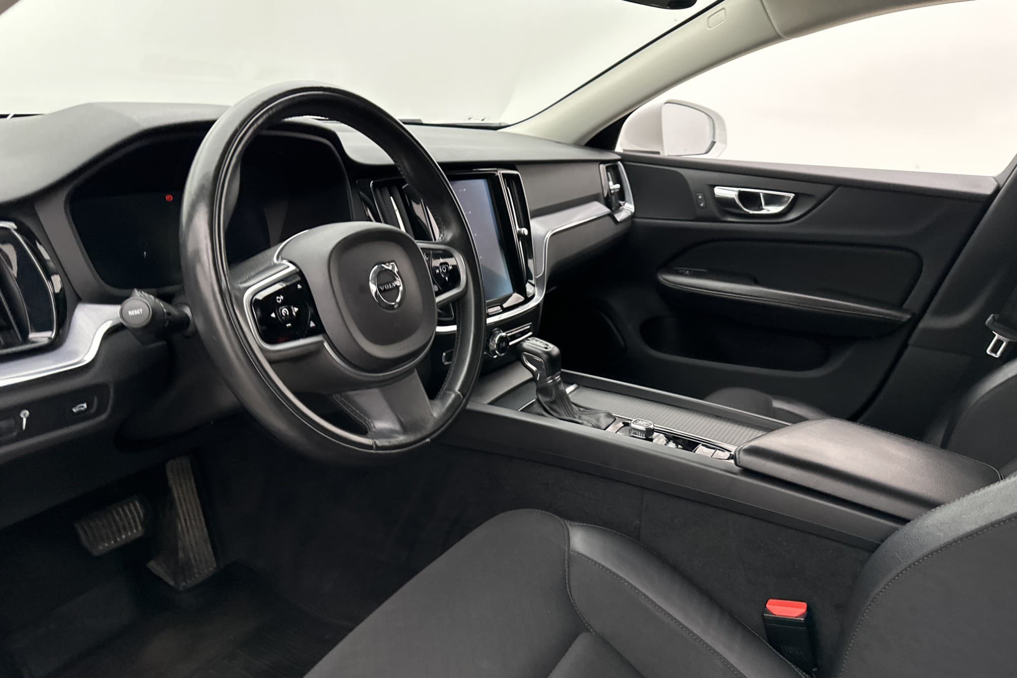 Volvo V60 D3 150hk Advanced D-Värm CarPlay Rattvärme Keyless