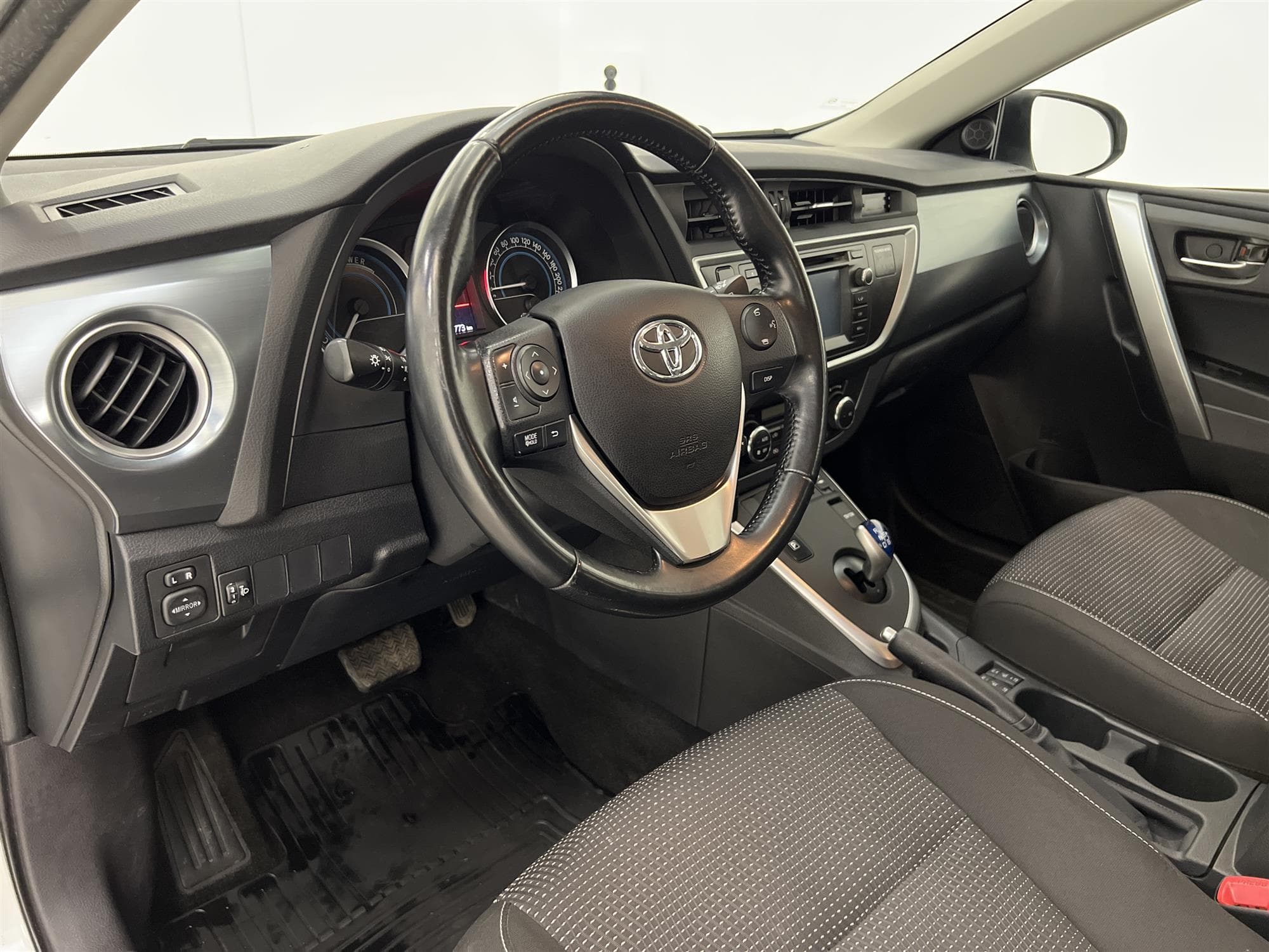 Toyota Auris Hybrid e-CVT 136hk B-Kam 0,37L/mil