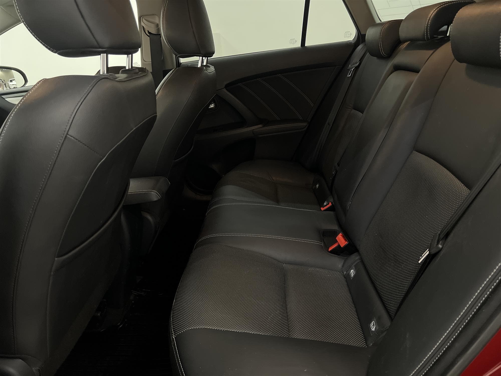 Toyota Avensis 1.8 147hk Skinn Backkamera 1 Brukare  