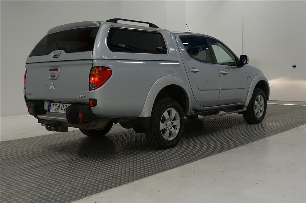 Mitsubishi L200 2.5 Aut 4x4 Skinn Kåpa Nyservad Moms