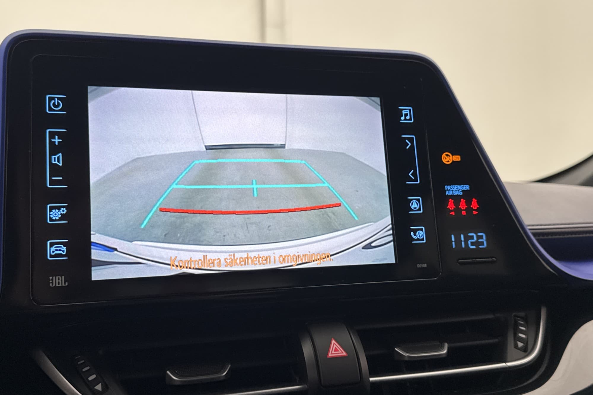 Toyota C-HR Hybrid Style Kamera JBL-ljud Navi Adaptiv-fart