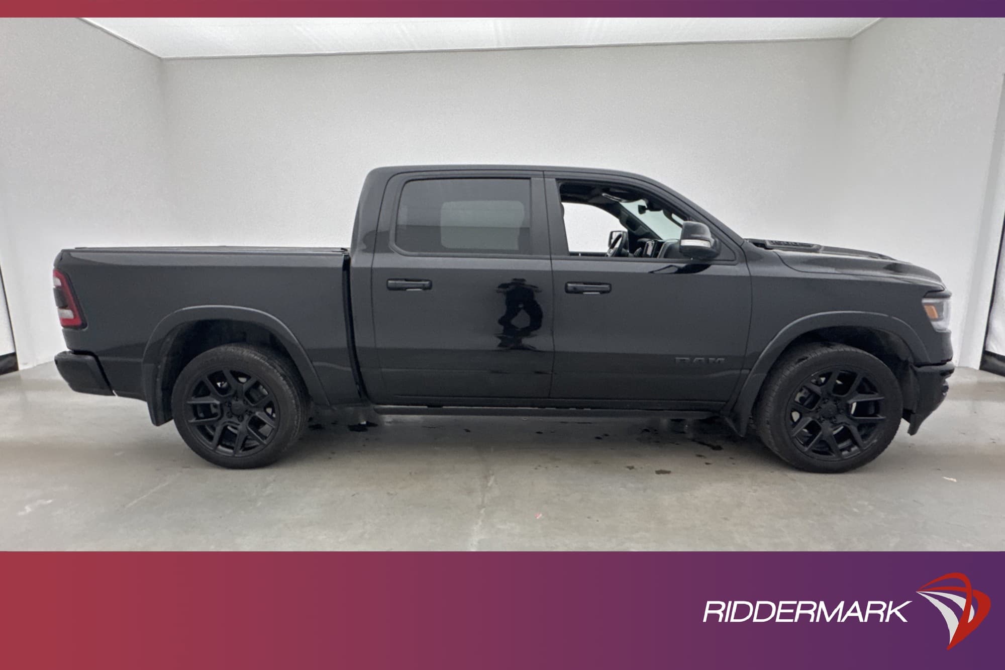Dodge RAM Laramie Night