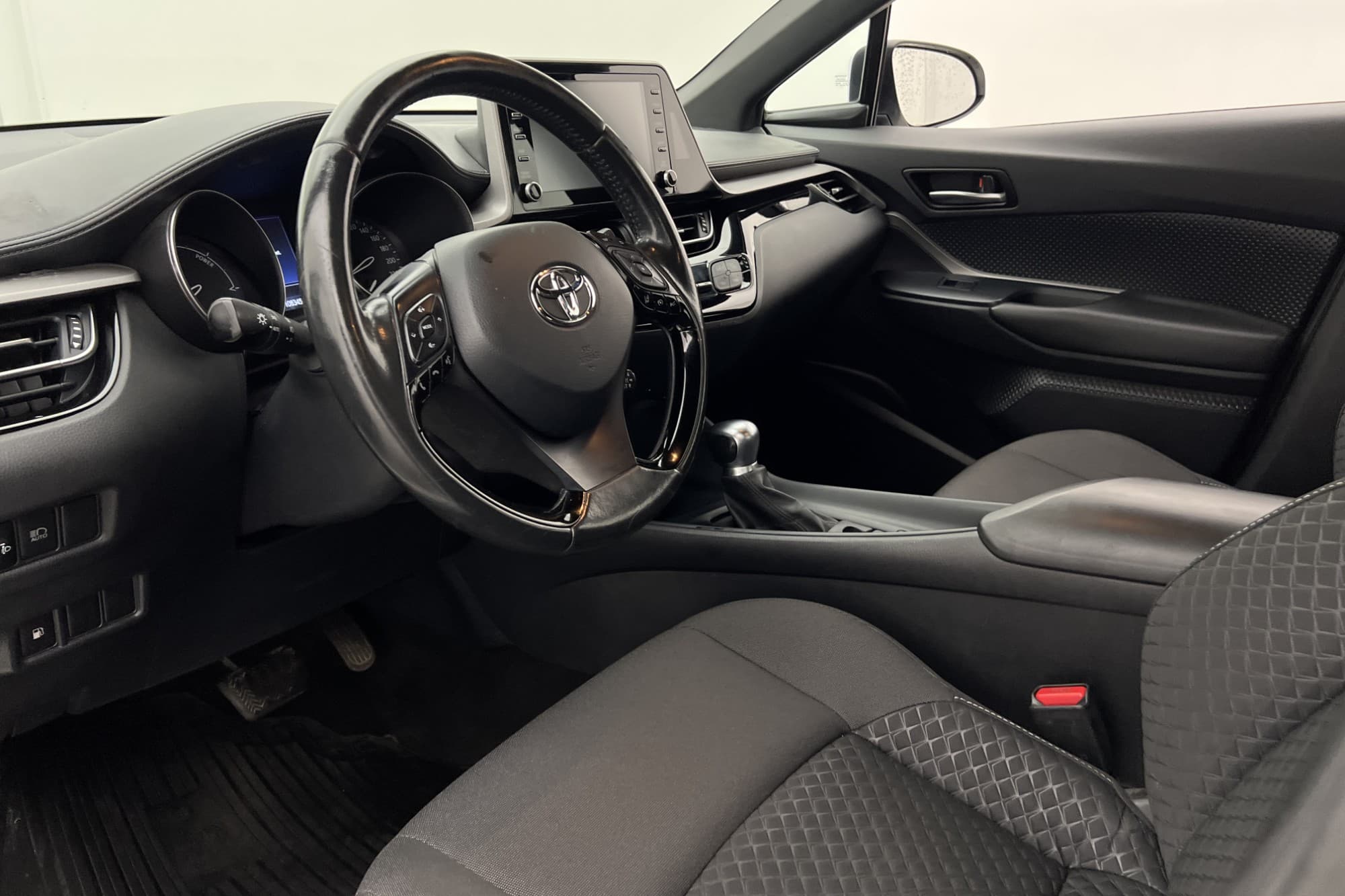 Toyota C-HR Hybrid  Active M&K-Värmare Kamera Adap-fart MOMS
