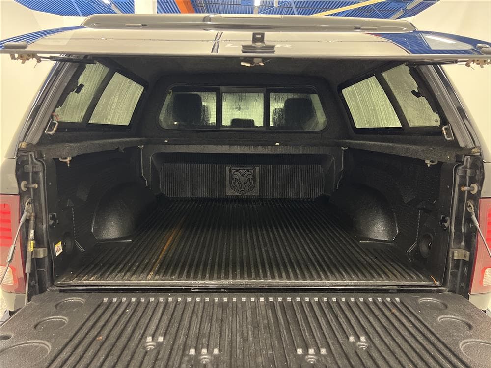 Dodge Ram Sport Black Edt 5.7 4WD 401hk Taklucka Kåpa interiör