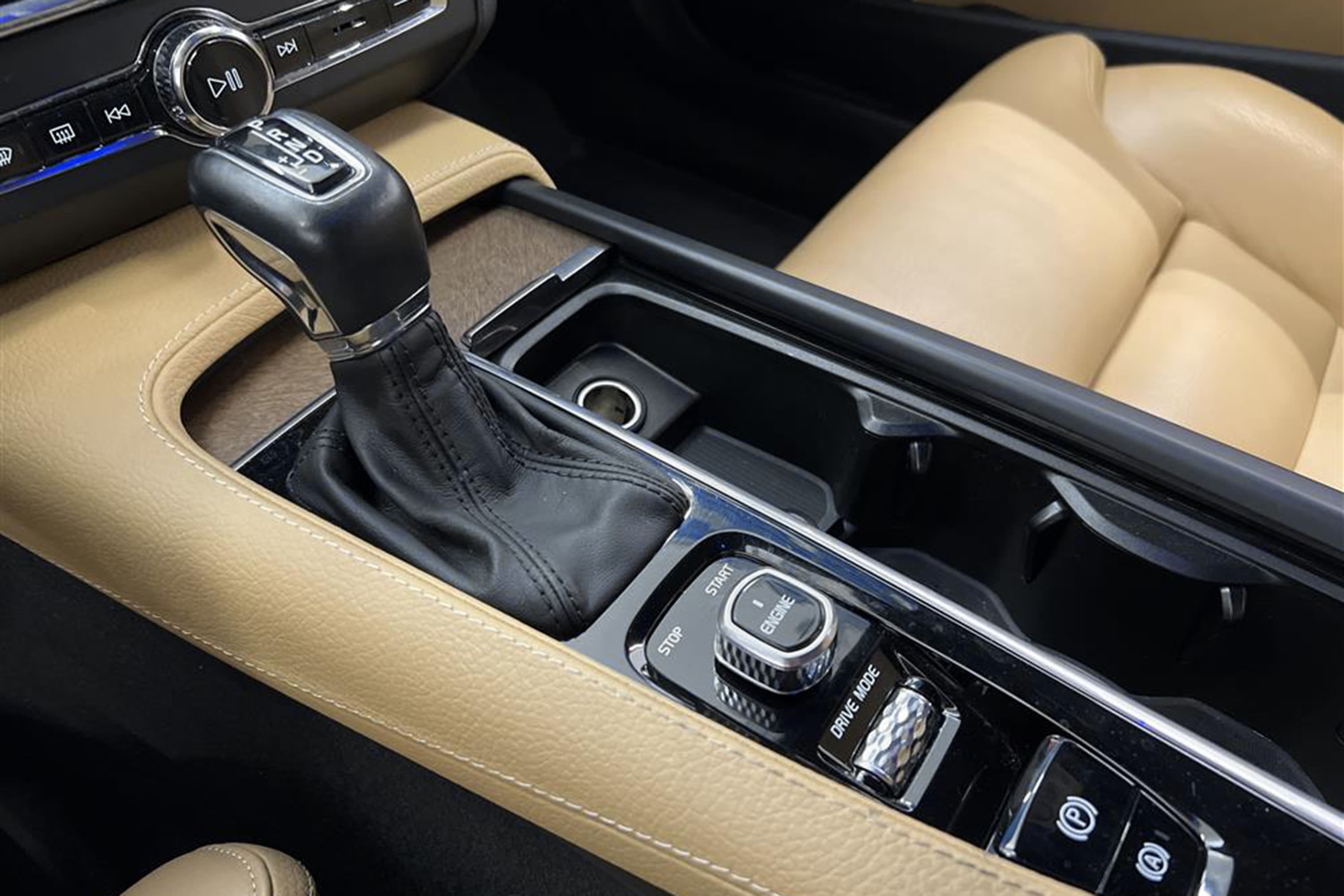 Volvo V90 D4 190hk Inscription D-Värm VOC Skinn GPS Draginteriör