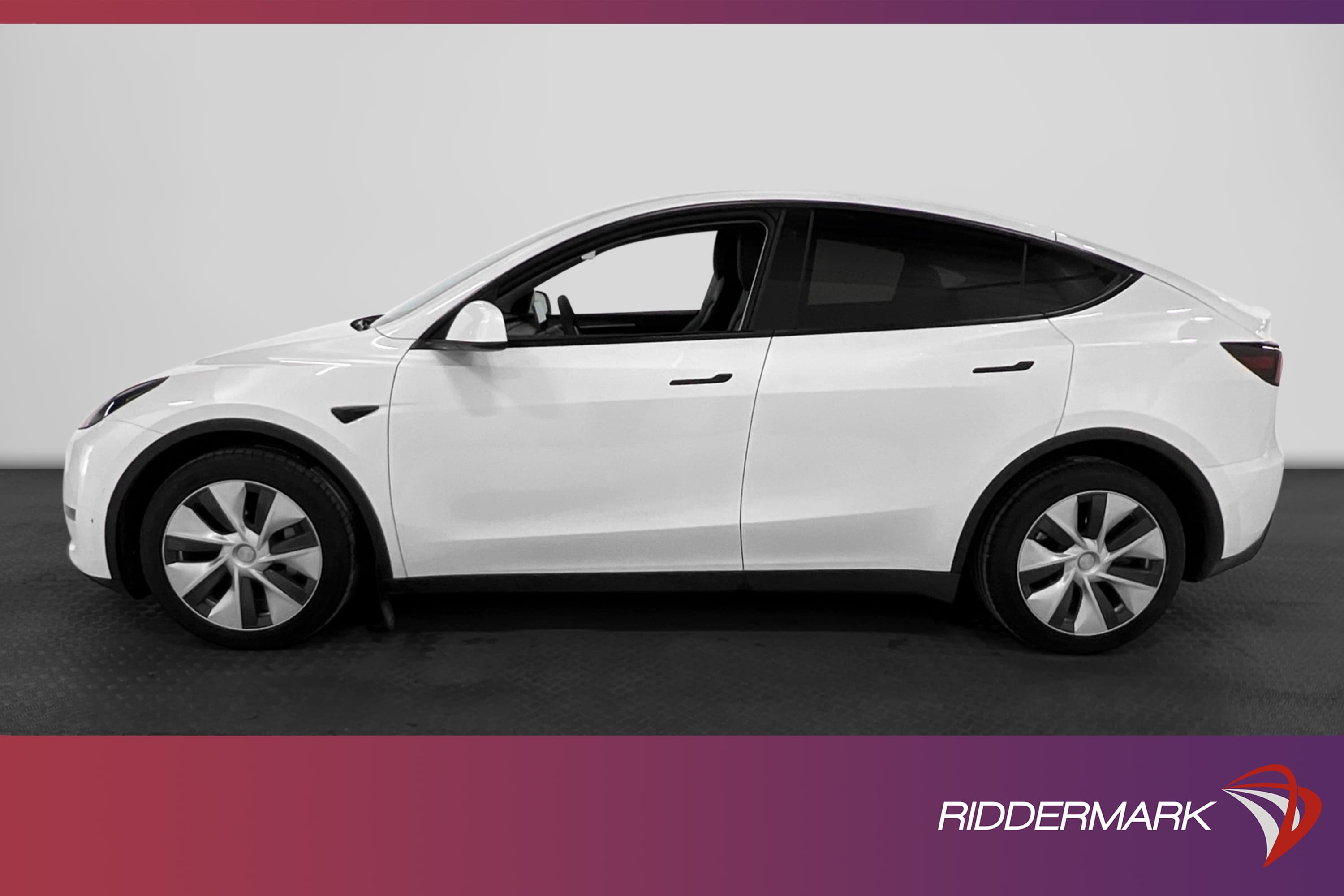 Tesla Model Y Long Range AWD 345hk MOMS Svensksåld 