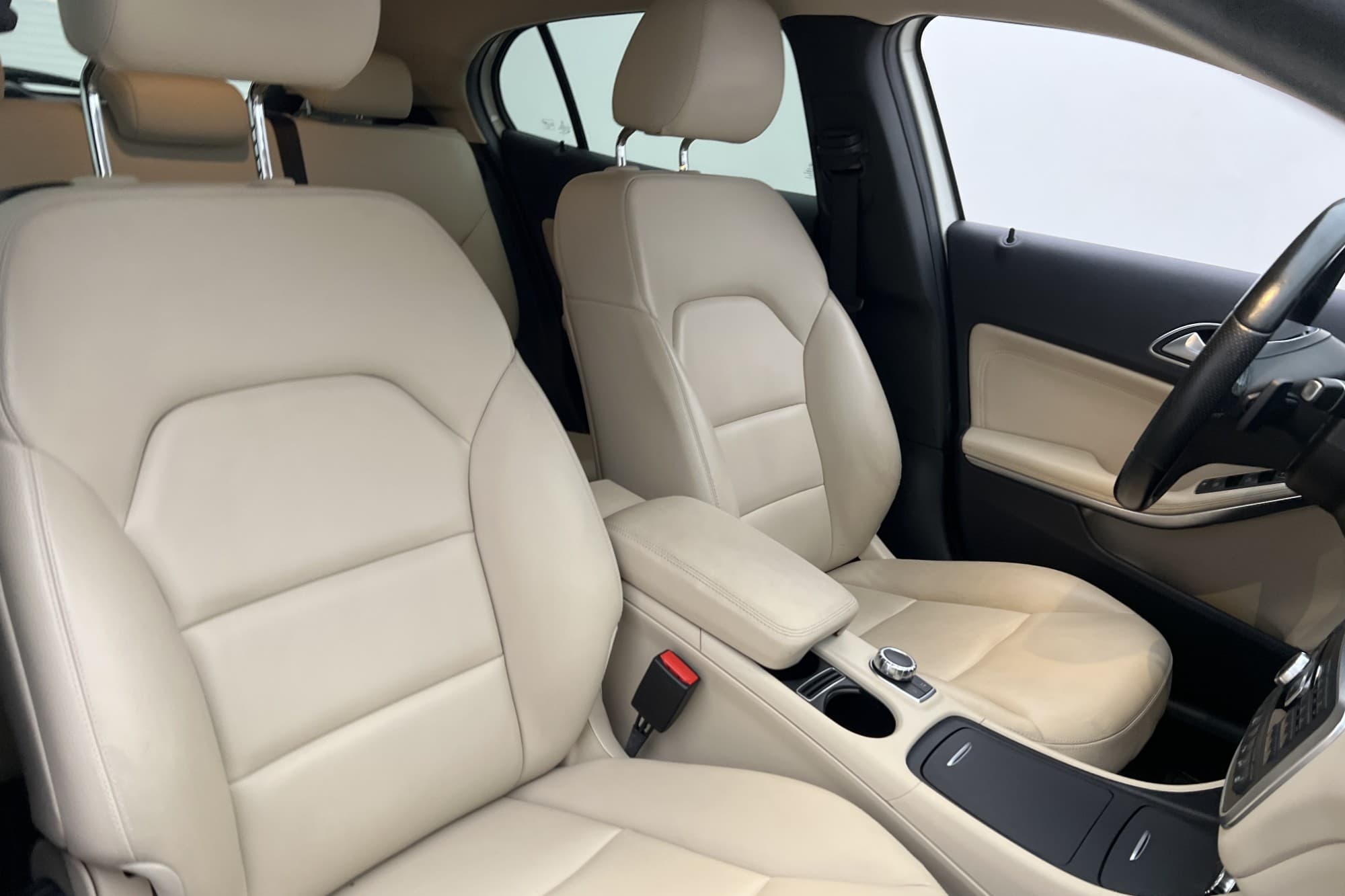 Mercedes-Benz GLA 250 4MATIC 211hk M-Värmare Skinn Sensorer