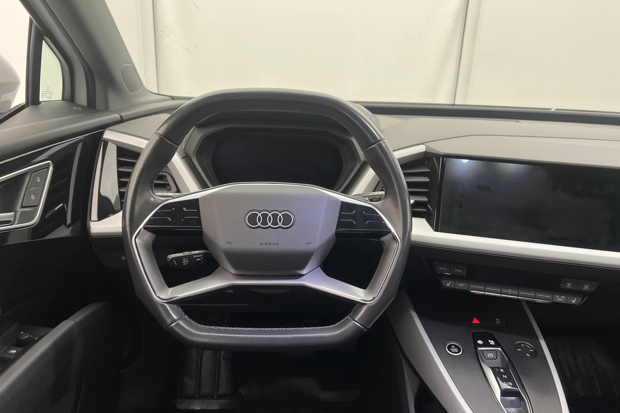 Audi Q4 40 e-tron Proline Kamera Värmare Matrix Drag MOMS