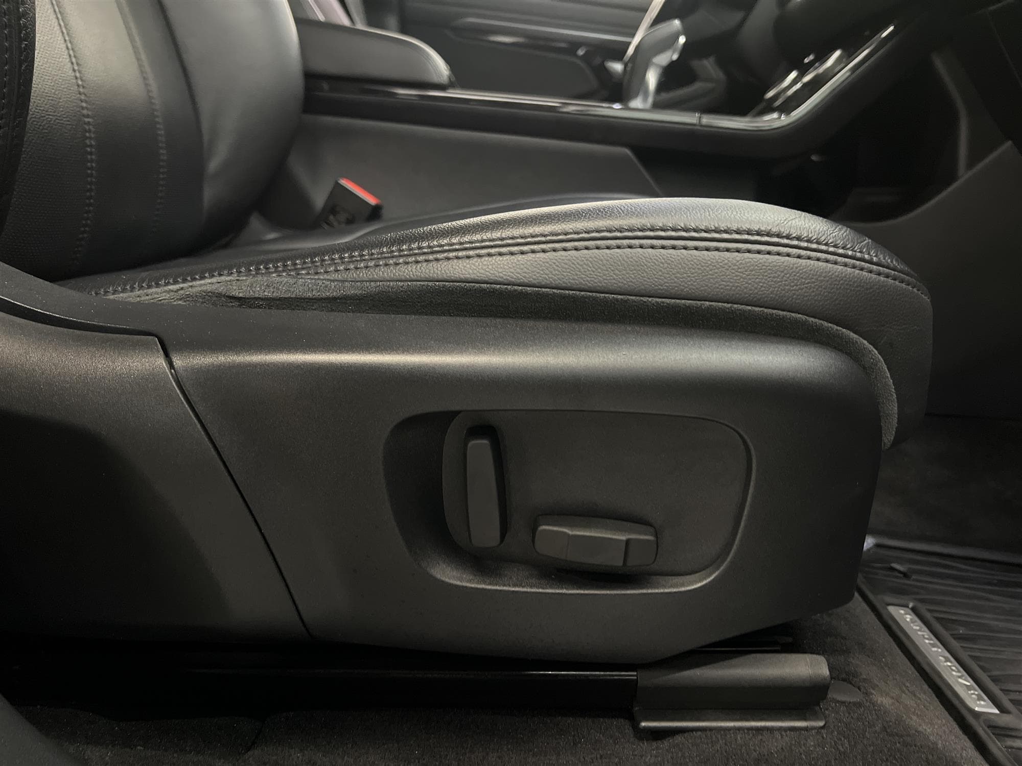 Land Rover Range Rover Evoque D180 MHEV AWD 180hk Navi Cplay