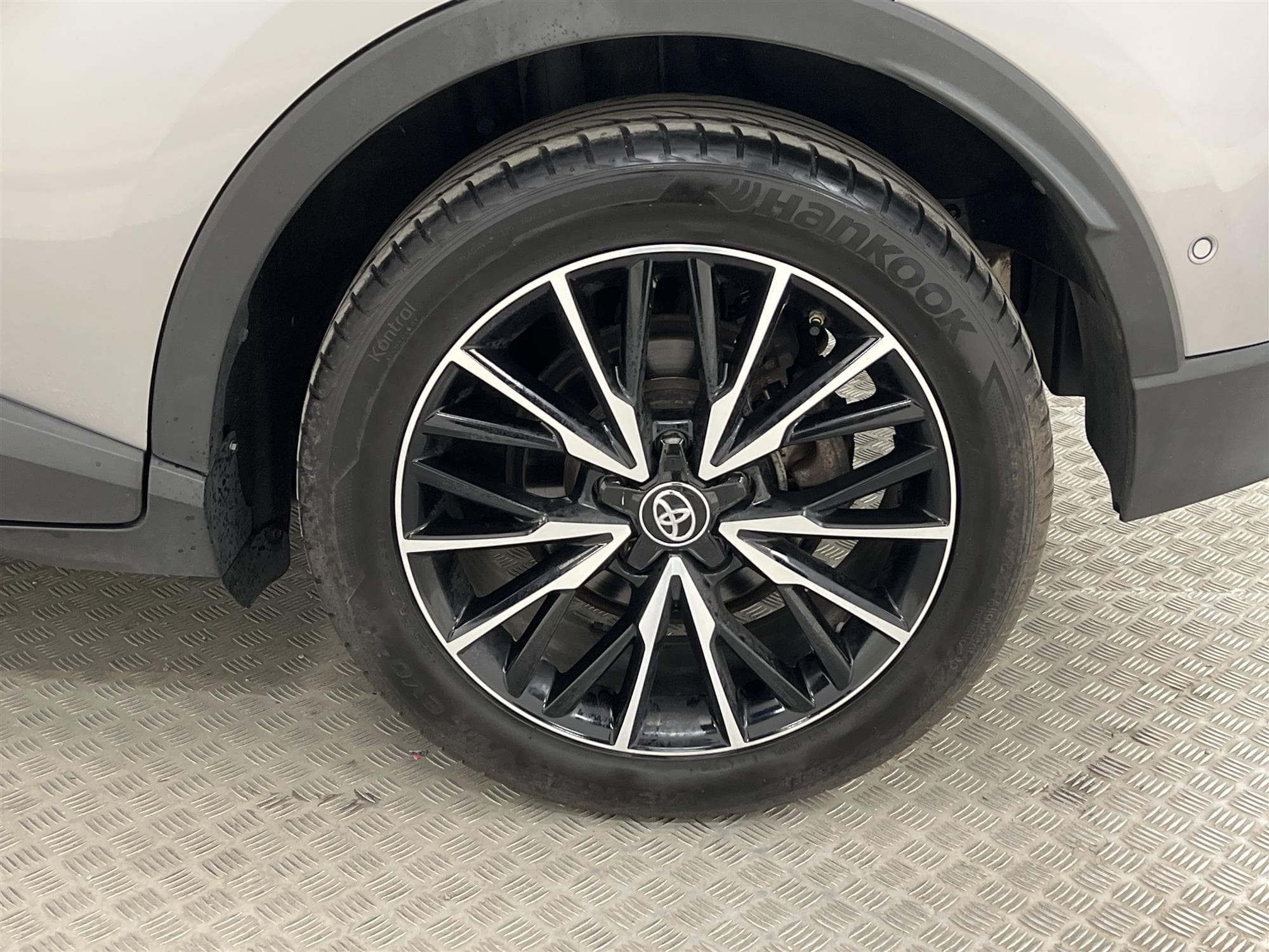 Toyota C-HR Hybrid CVT 122hk Executive JBL Skinn Navi B-Kam