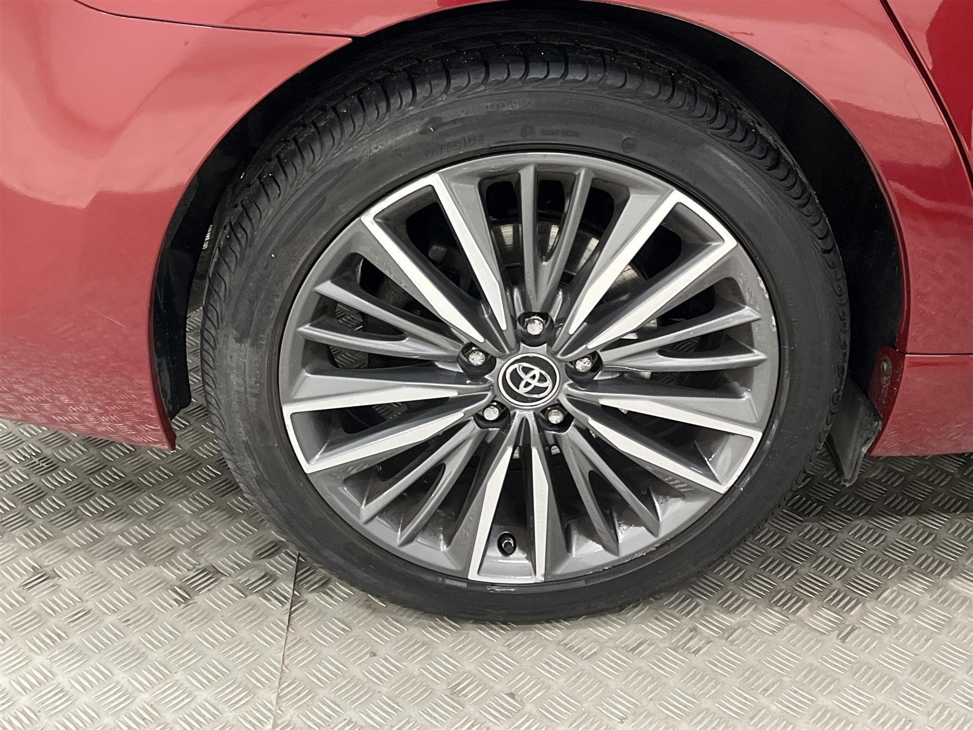 Toyota Avensis 1.8 147hk Skinn Backkamera 1 Brukare  
