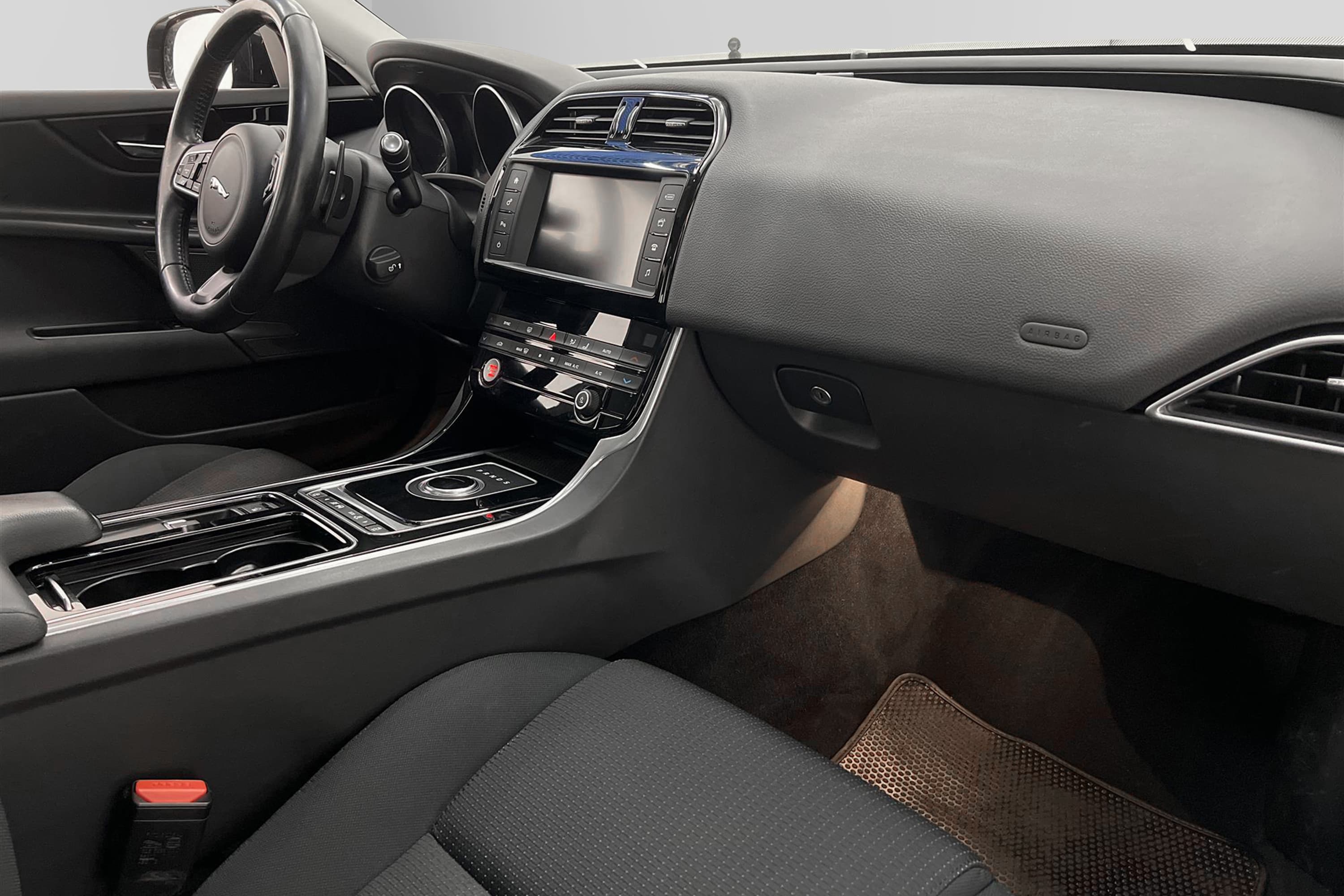 Jaguar XE 20d 180hk Sensorer Välservad 0,42l/mil 