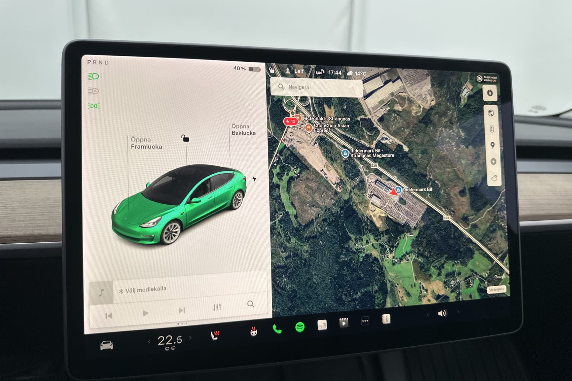 Tesla Model 3 Long Range AWD Autopilot Dragkrok Svensksåld