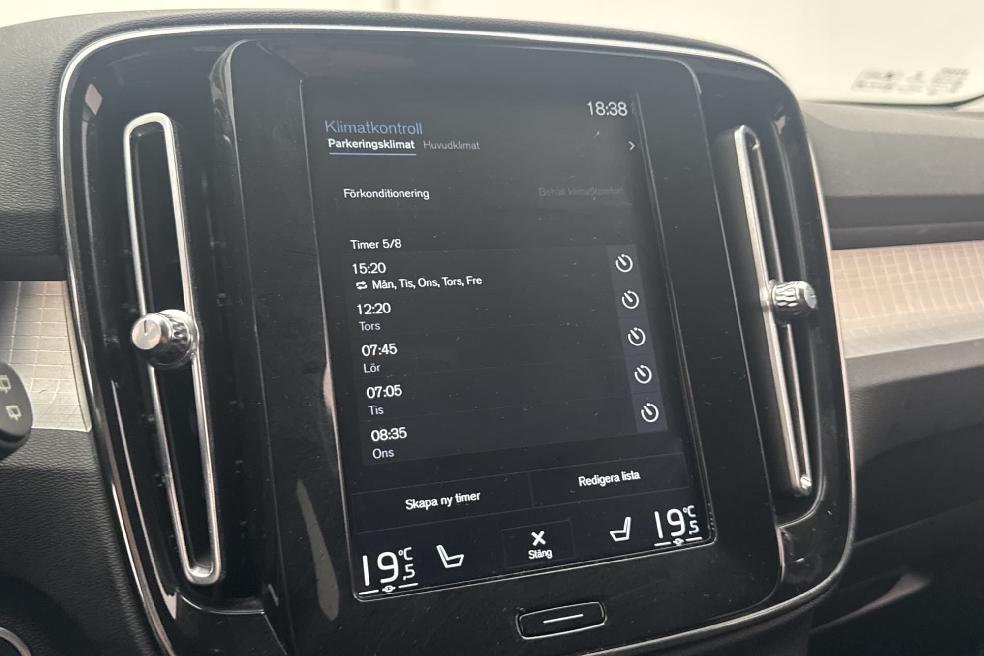 Volvo XC40 D3 150hk Momentum VOC Värmare Keyless Halvskinn