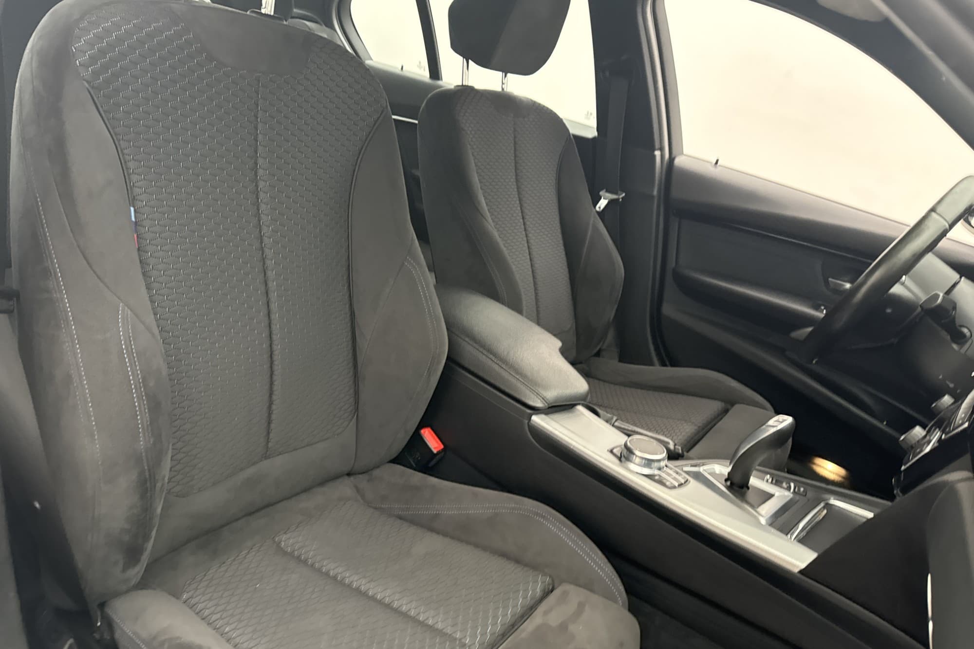 BMW 330 e Sedan 252hk M Sport Navi HiFi Sensorer Adap-fart
