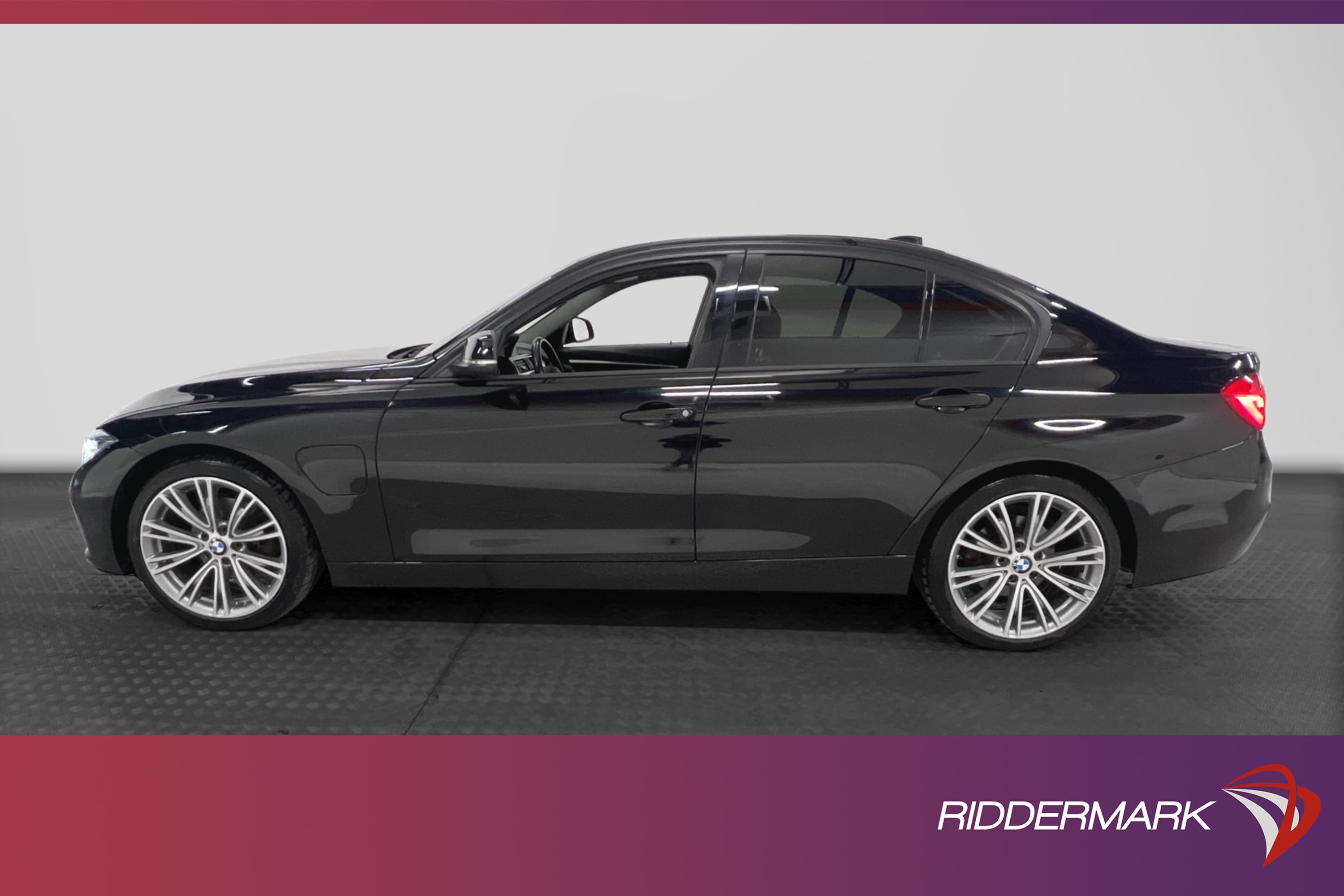 BMW 330e Sedan 252hk