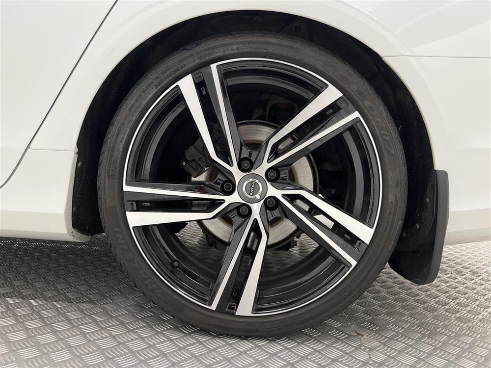 Volvo V90 D3 AWD 150hk R-Design VOC Värmare GPS PDC 0,5l/milinteriör