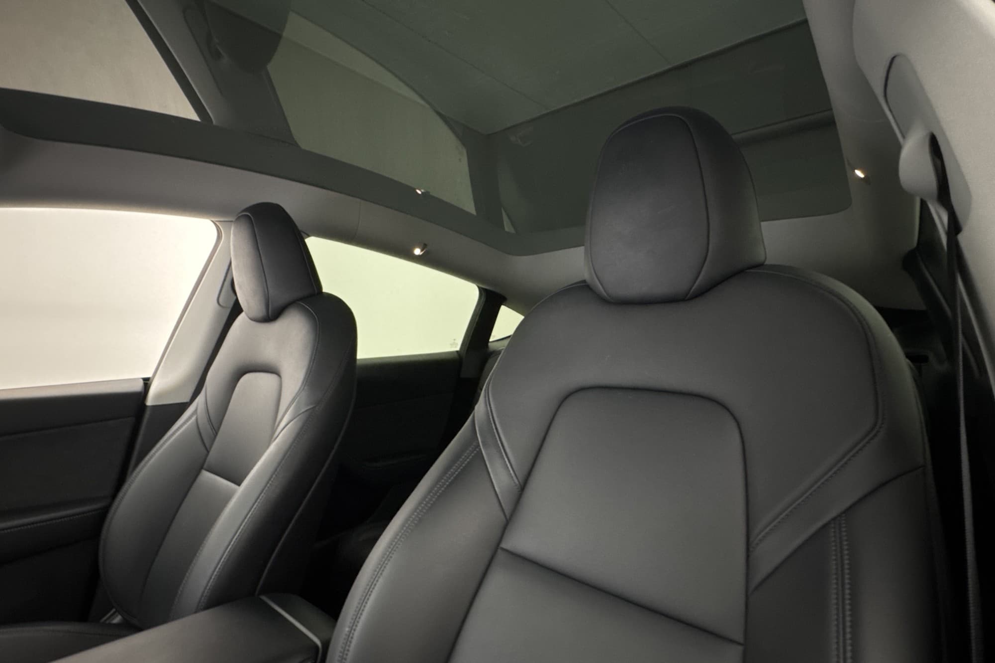 Tesla Model Y Long Range AWD Dragkrok Pano AP MOMS