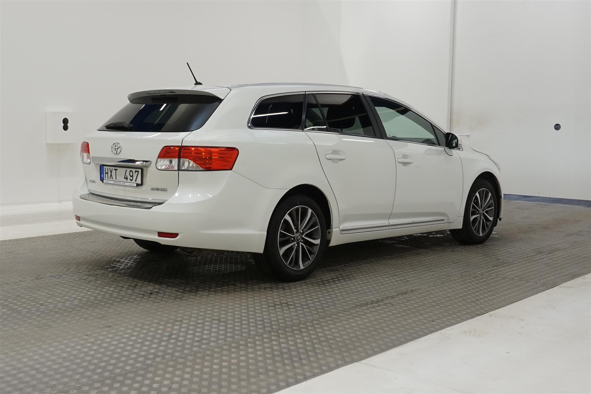 Toyota Avensis Kombi  2.0 152hk Navi B-Kamera Låg Skatt 