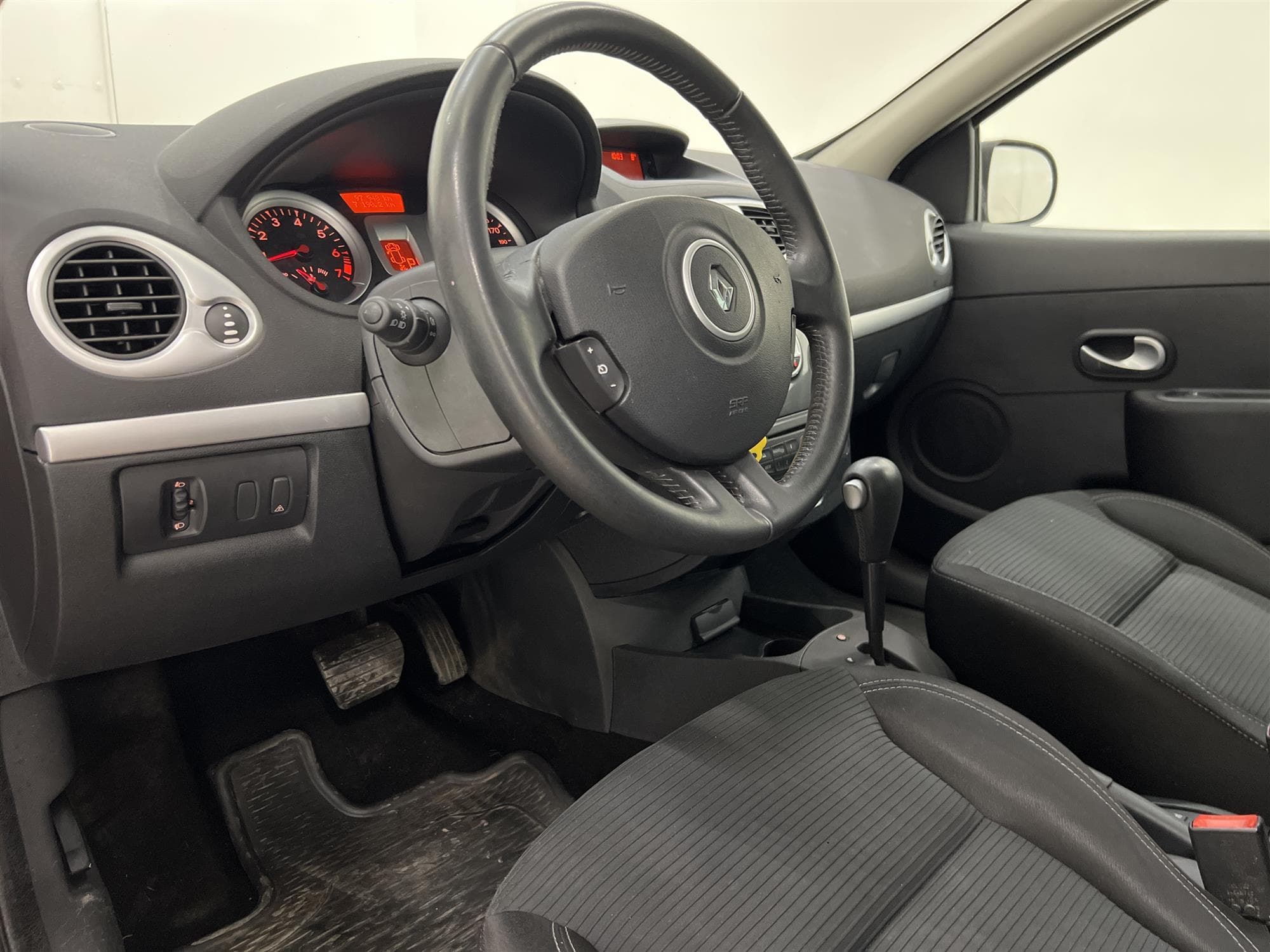 Renault Clio Halvkombi 1.6 112hk 2 Brukare Kamrem Bytt 
