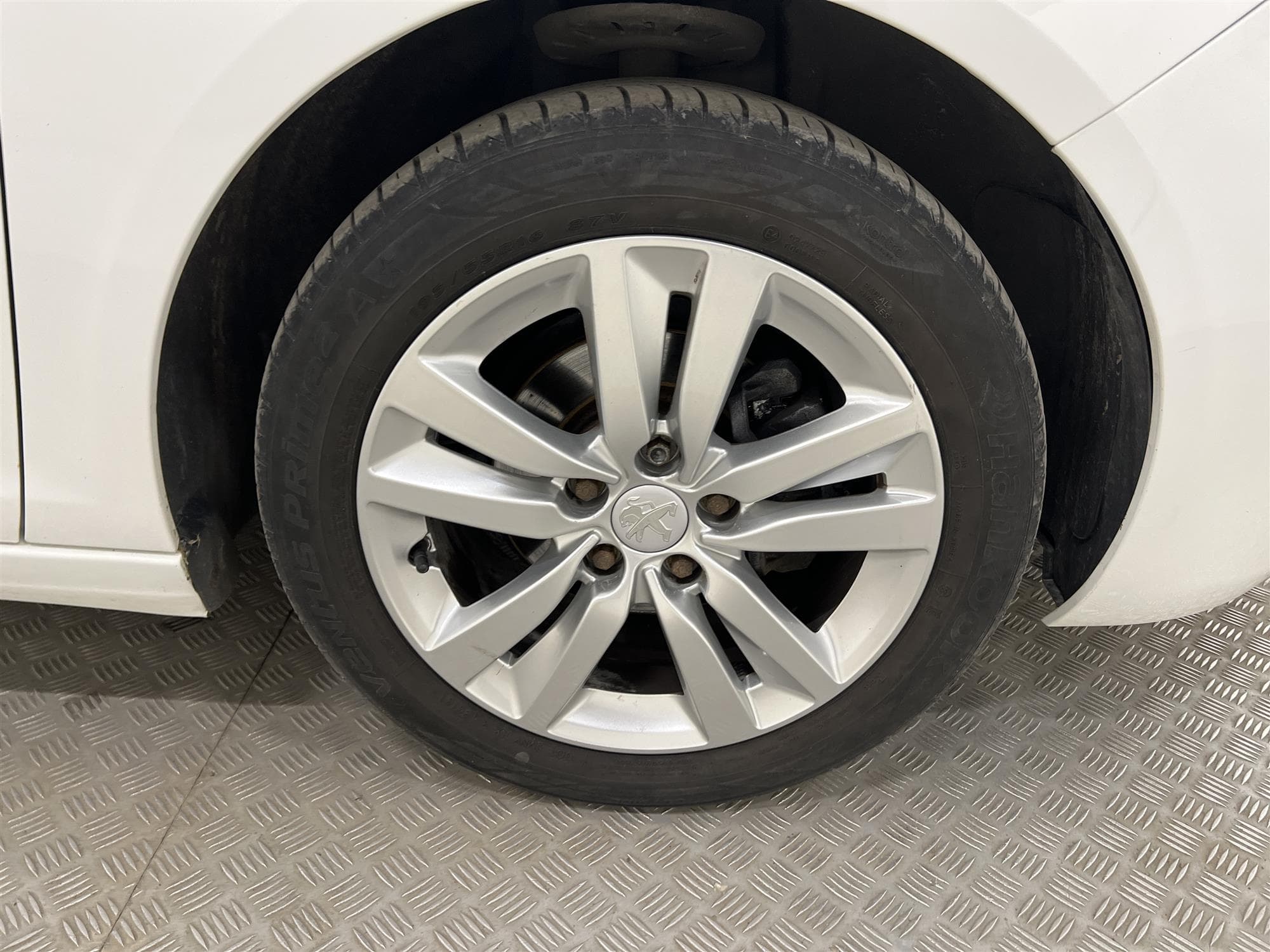 Peugeot 308 1.6 BlueHDi 99hk Active Pano Sensorer Välservad
