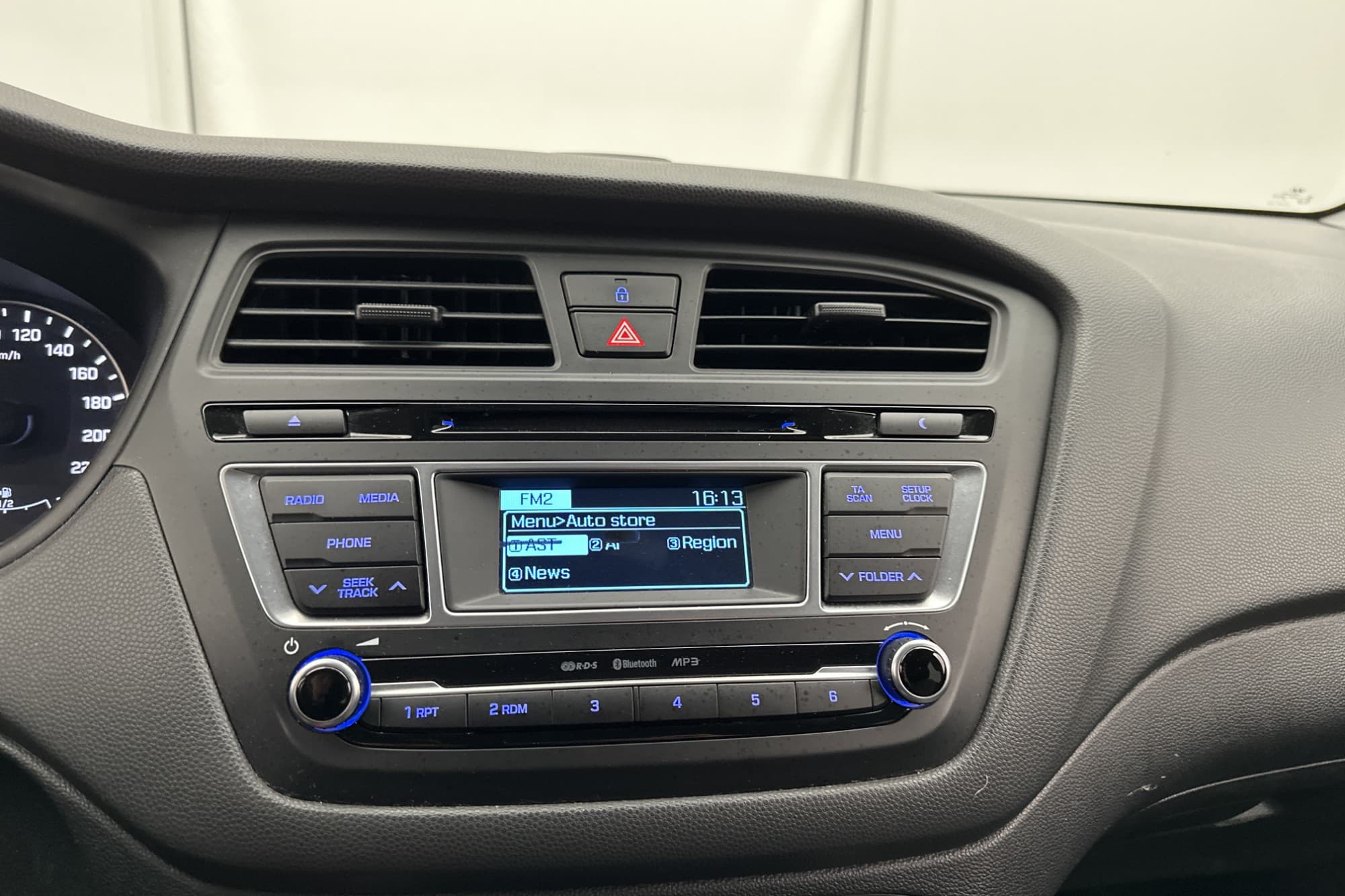 Hyundai i20 Active 1.4 101hk Premium P-sensorer Rattvärme