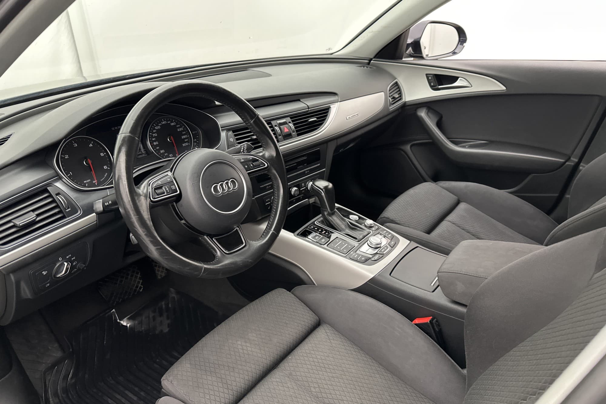 Audi A6 Avant TDI Quattro 190hk S-Line D-värmare Matrix Drag