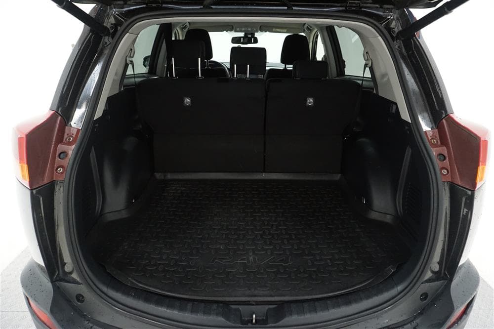 Toyota RAV4 2.2 D-4D D-CAT 150hk B-Kamera Nyservadinteriör