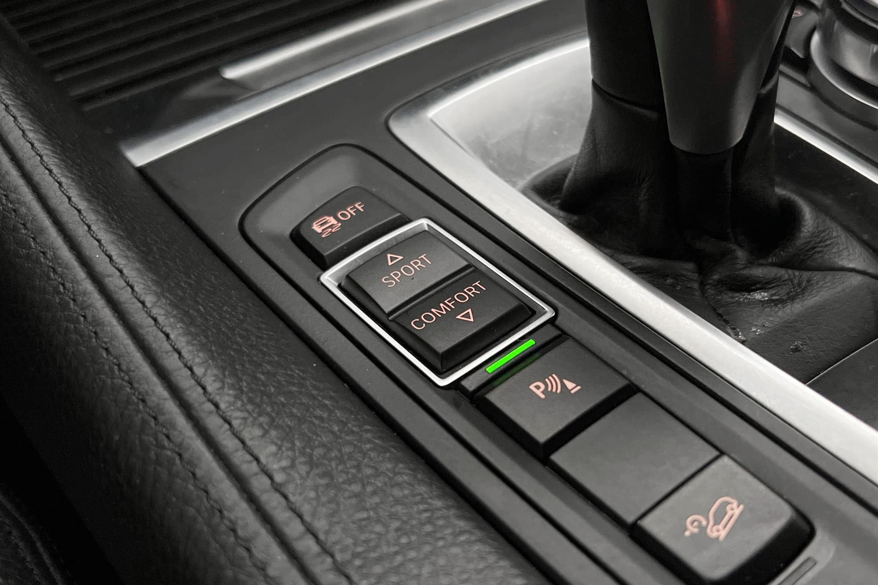 BMW X6 xDrive40d 313hk Taklucka Navi H/K Dragkrok HUD D-Värm