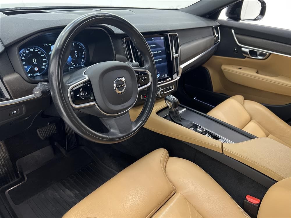 Volvo V90 D4 Cross Country AWD Pro VOC Värmare Navi HUD Drag