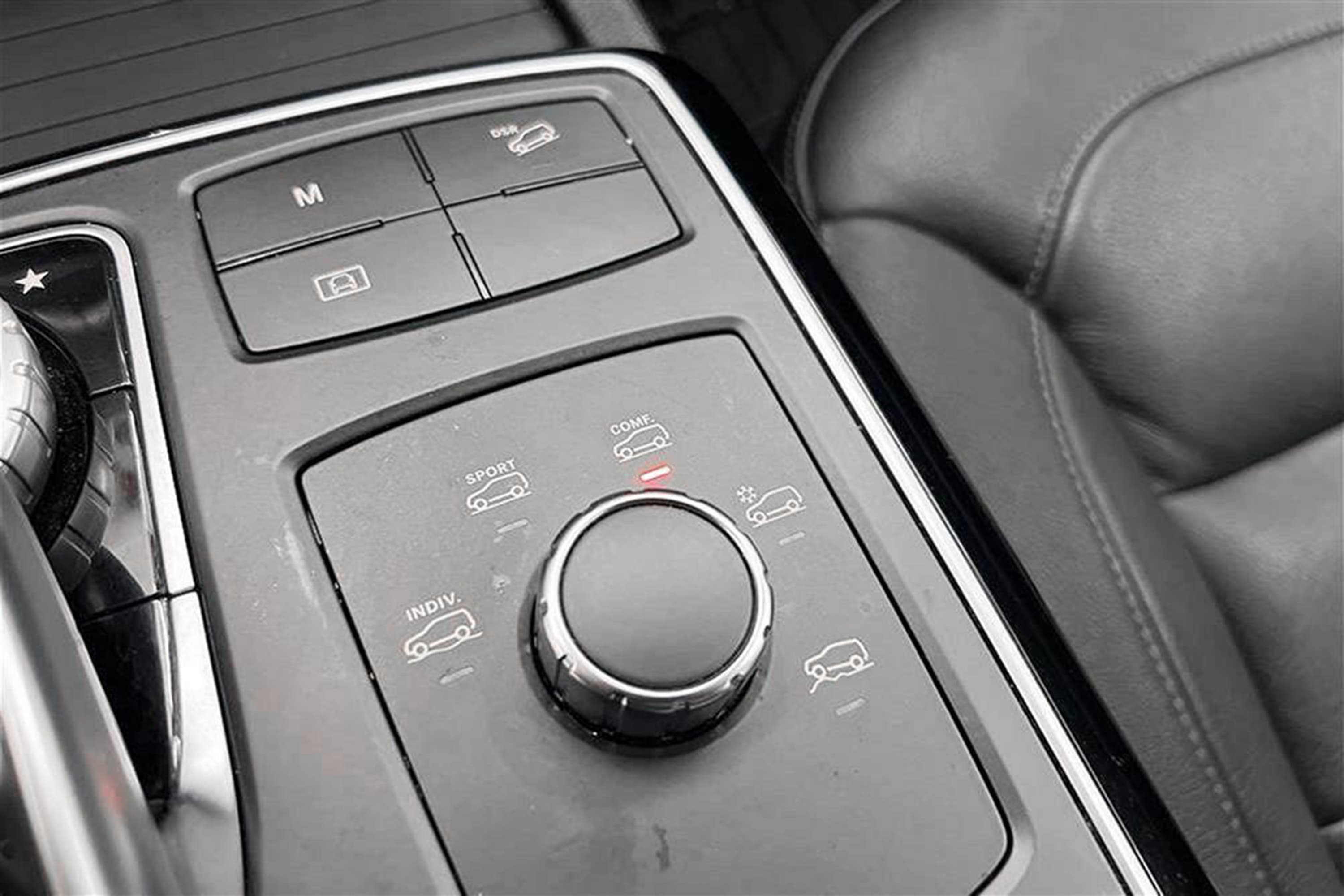 Mercedes-Benz GLE 350d 4M 258hk AMG Värmare 360° H/K Naviinteriör