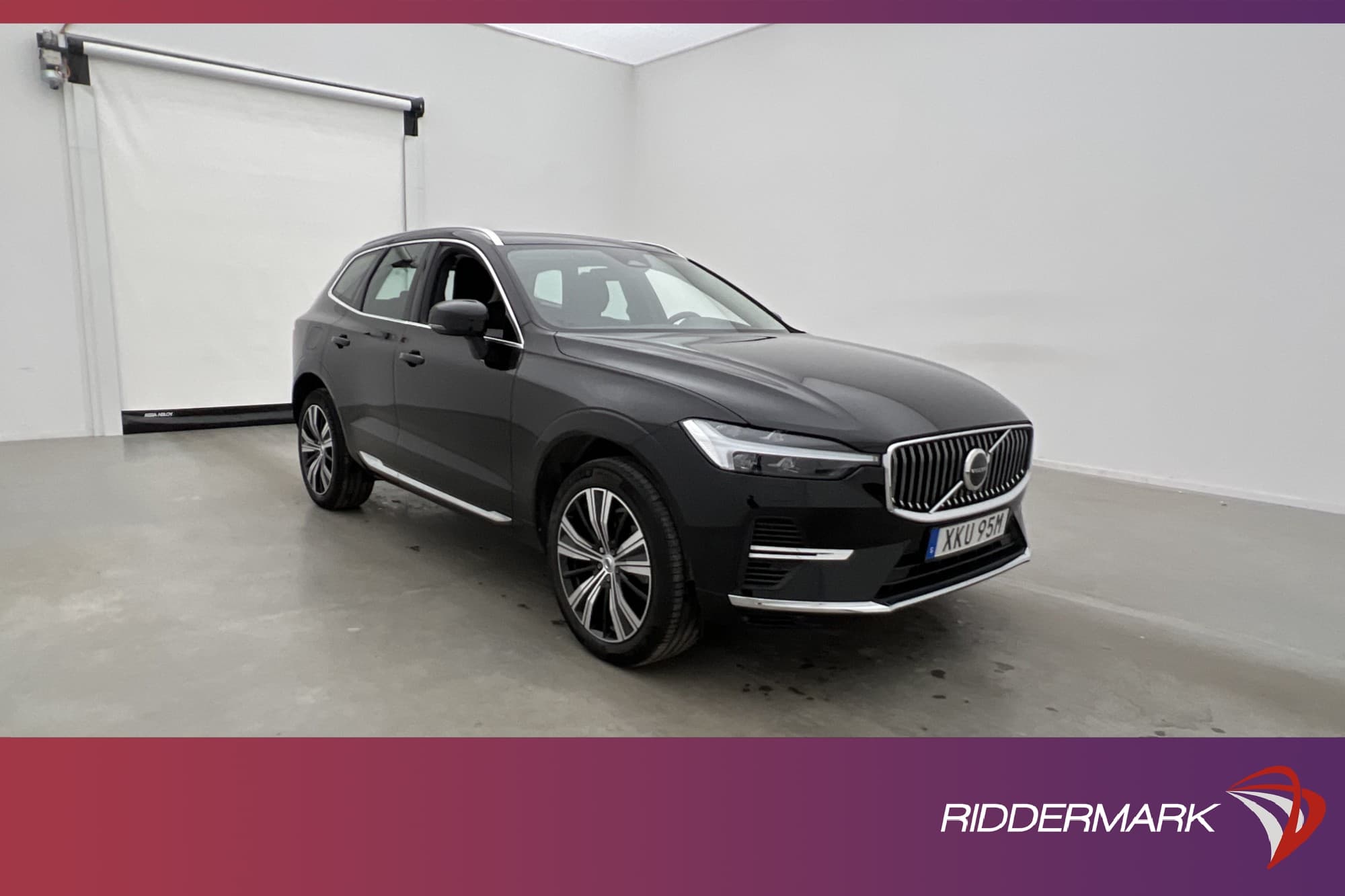 Volvo XC60 Recharge T6 AWD Core Bright Pano Drag D-Värm MOMS